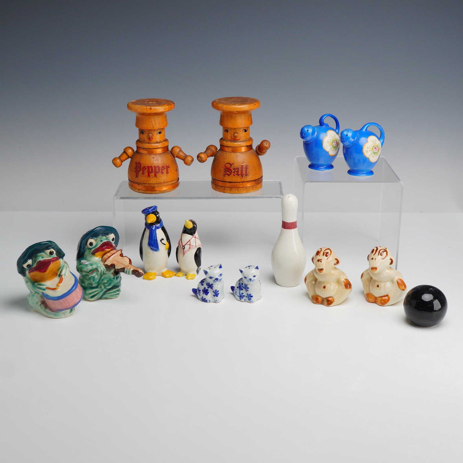 Collection of Seven Pairs of Vintage Novelty Salt and Pepper Shakers (1 of 3)