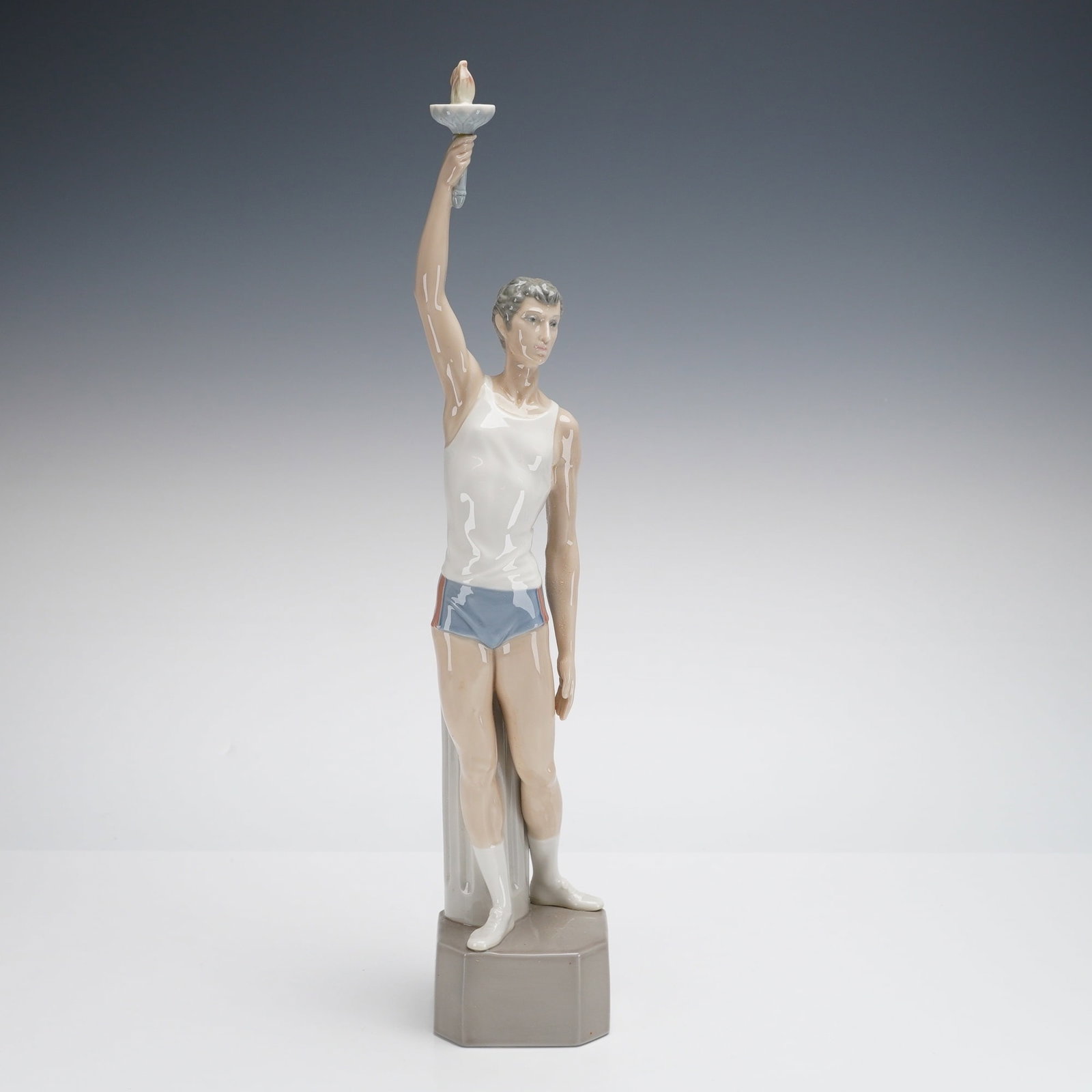 Lladro Porcelain Sculpture Torch Bearer 01005251 with Box (1 of 4)