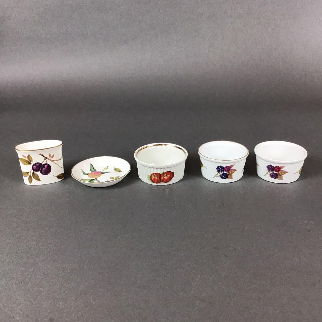 5-Piece Collection of Royal Worcester and Pillivuyt Fine Porcelain Oven to Table Ware: A 5-piece collection of Royal Worcester fine porcelain oven to table ware in the Evesham and Arden patterns, including a Pillivuyt Pilivite ramekin. The Royal Worcester pieces include two fine bone ch