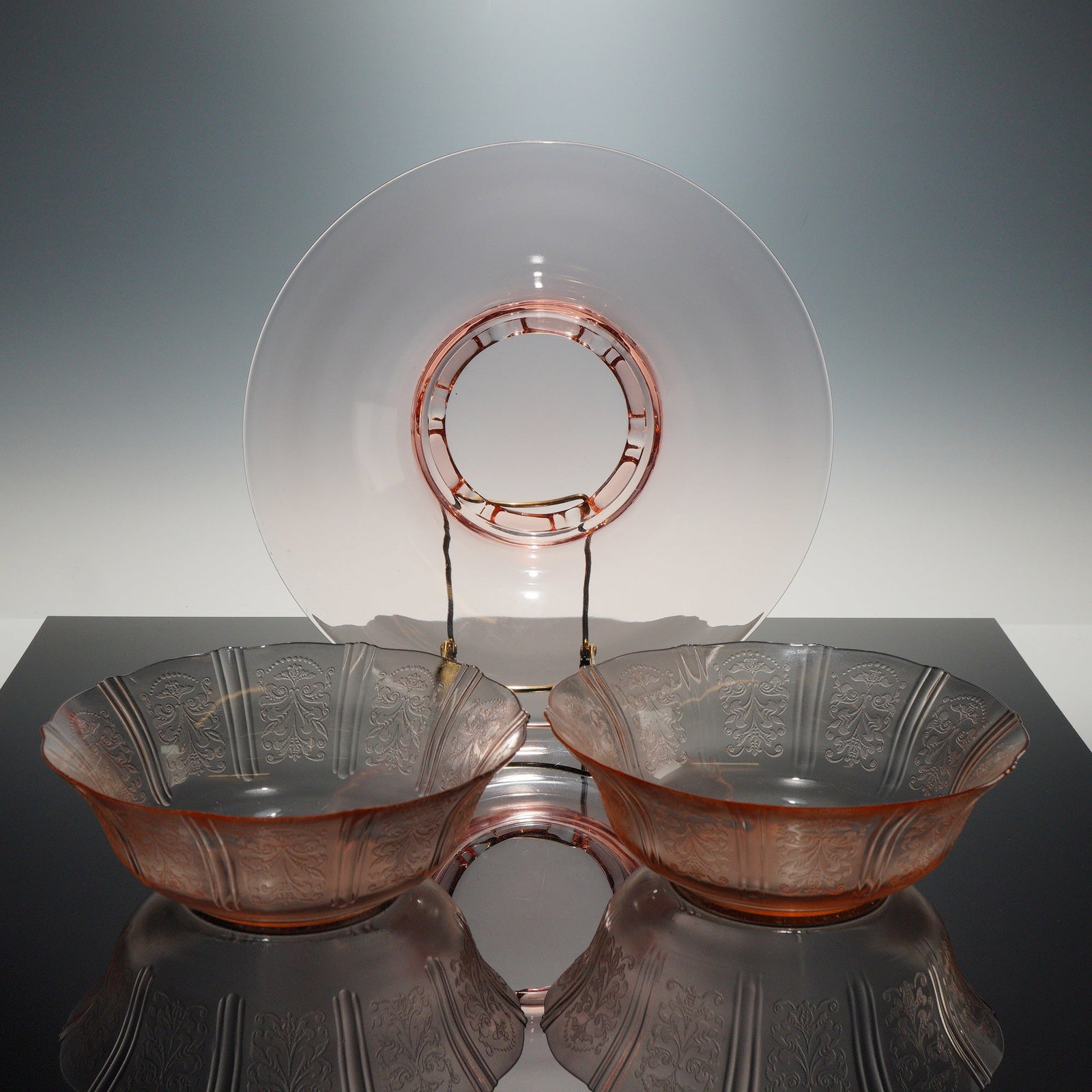 3pc Macbeth-Evans American Sweetheart Pattern Pink Depression Glass Bowls: This lot features three pieces of pink depression glass in the American Sweetheart pattern, attributed to the Macbeth-Evans Glass Company. The collection includes one large console bowl and two smalle