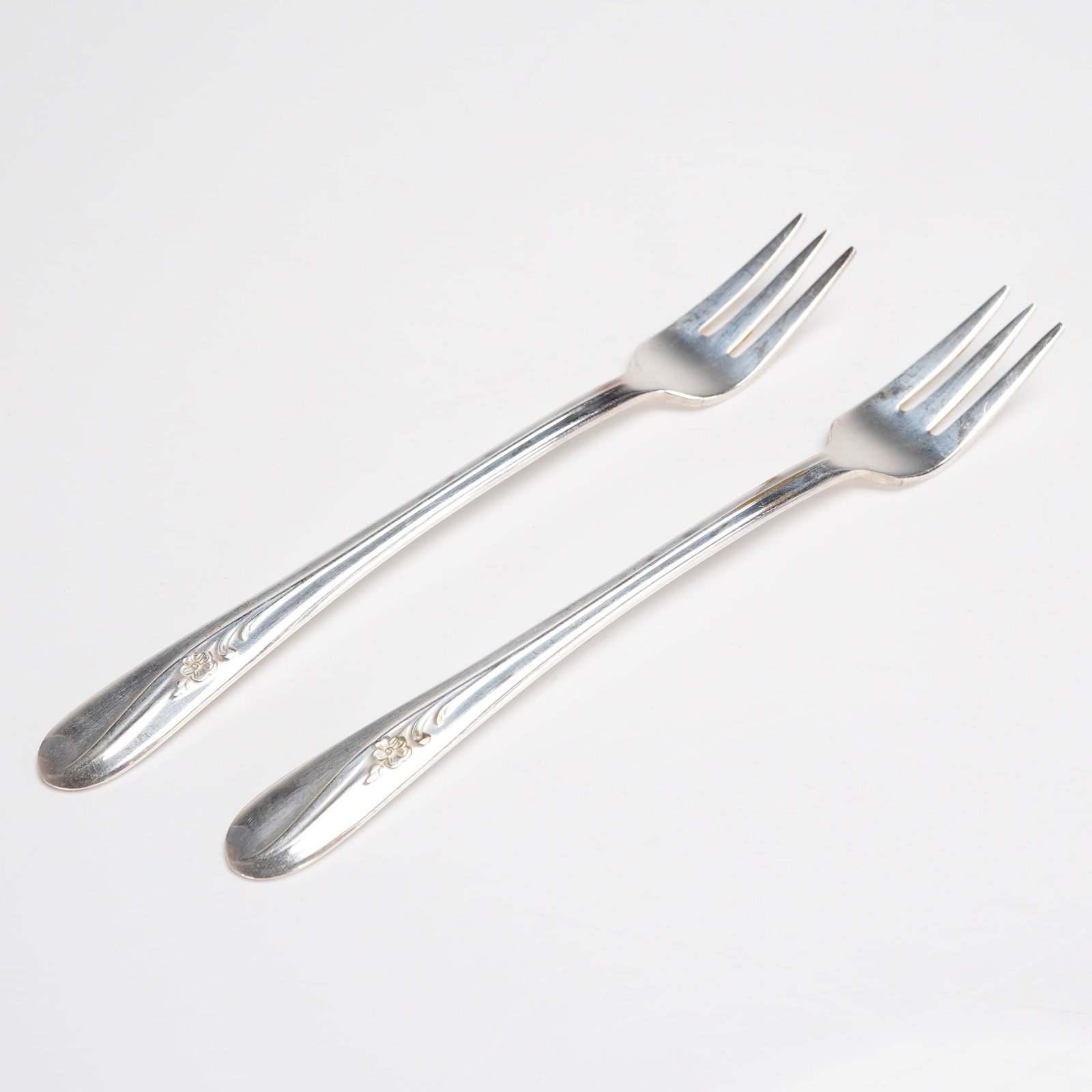 A Pair of H. & T. MFG. CO. Meadow Flower Silverplate Forks (1 of 4)