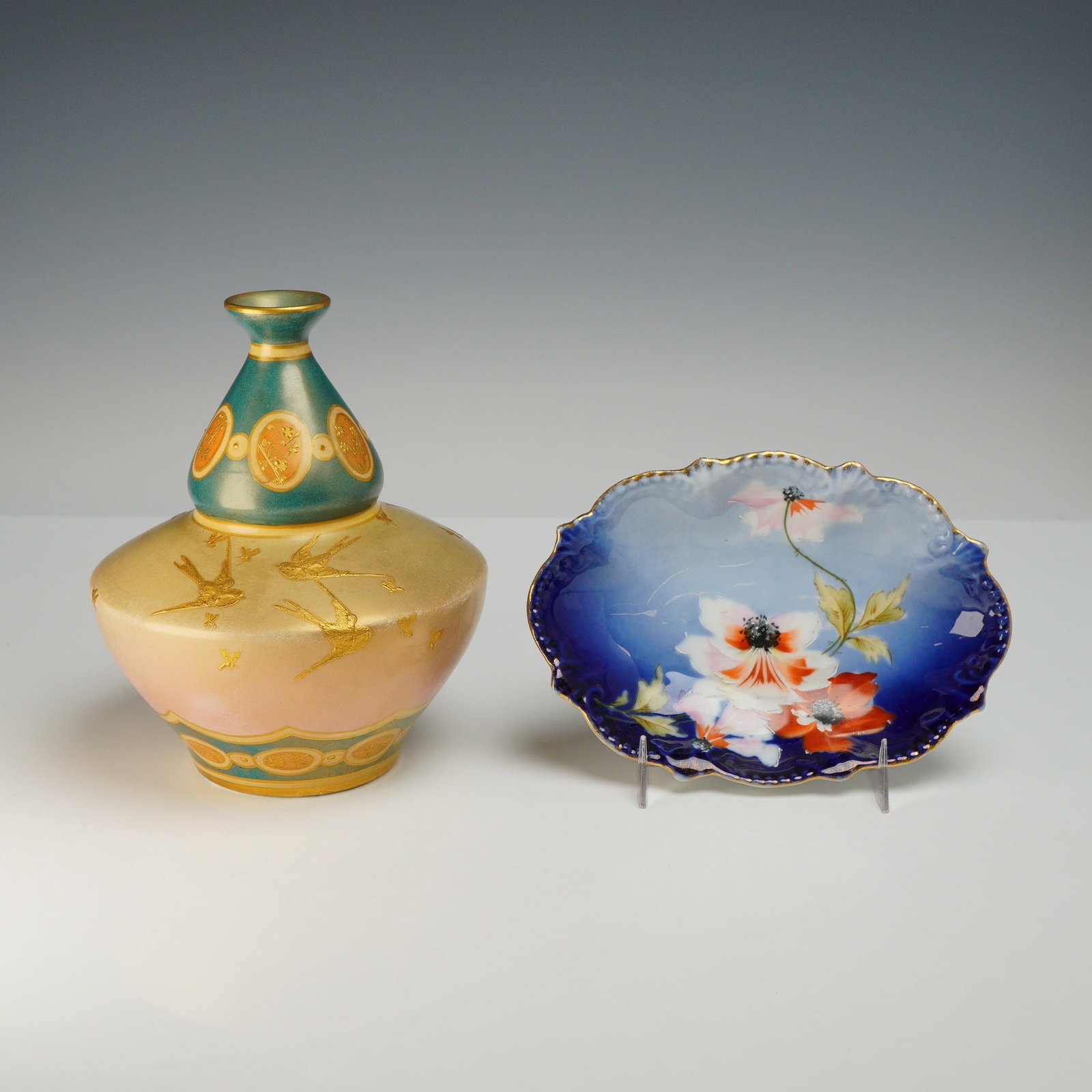 2pc Royal Bonn and Royal Bavaria German Porcelain Vase and Tray: Collection includes a finely decorated antique German porcelain vase by Royal Bonn for Bailey Banks & Biddle and an oval porcelain tray by Royal Bavaria. The Royal Bonn vase features a pearlescent pea