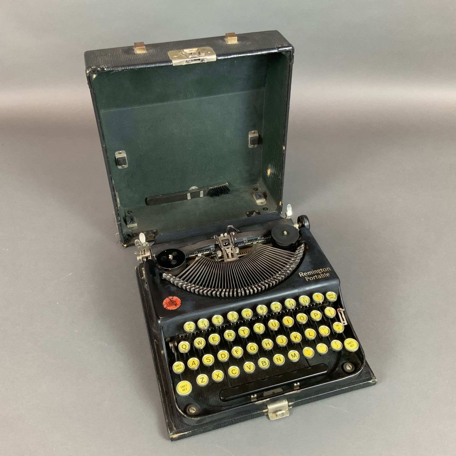 Remington Portable Standard Typewriter with Original Carrying Case (1 of 5)
