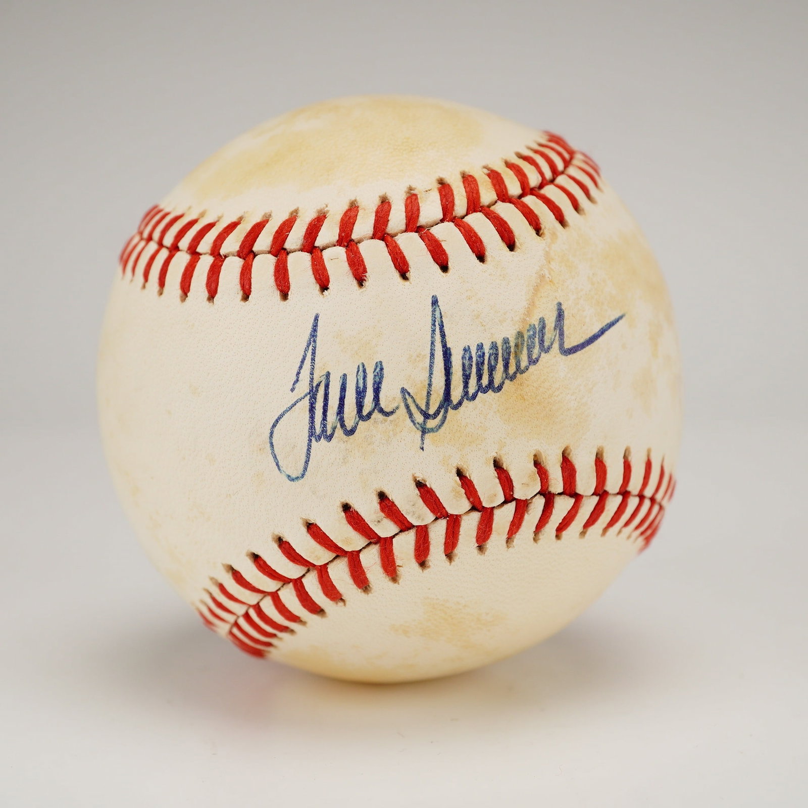 Tom Seaver Signed Rawlings Official National League Baseball PSA Authenticated: This is a premier single-signed baseball featuring the autograph of Hall of Fame pitcher Tom Seaver. The signature is executed in blue ink across the sweet spot of a Rawlings Official National League 
