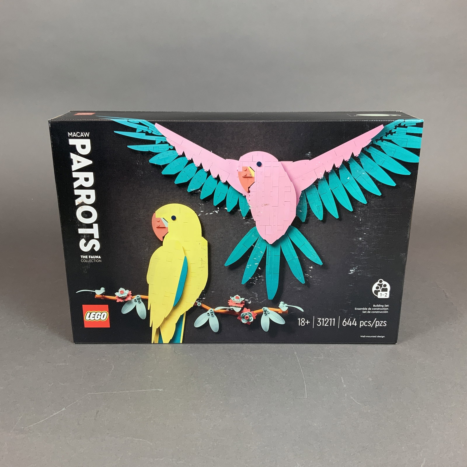 LEGO Art The Fauna Collection Macaw Parrots Building Set: This LEGO Art building set from The Fauna Collection features a pair of Macaw Parrots, identified by model number 31211. The set is constructed from plastic interlocking bricks and is designed as a