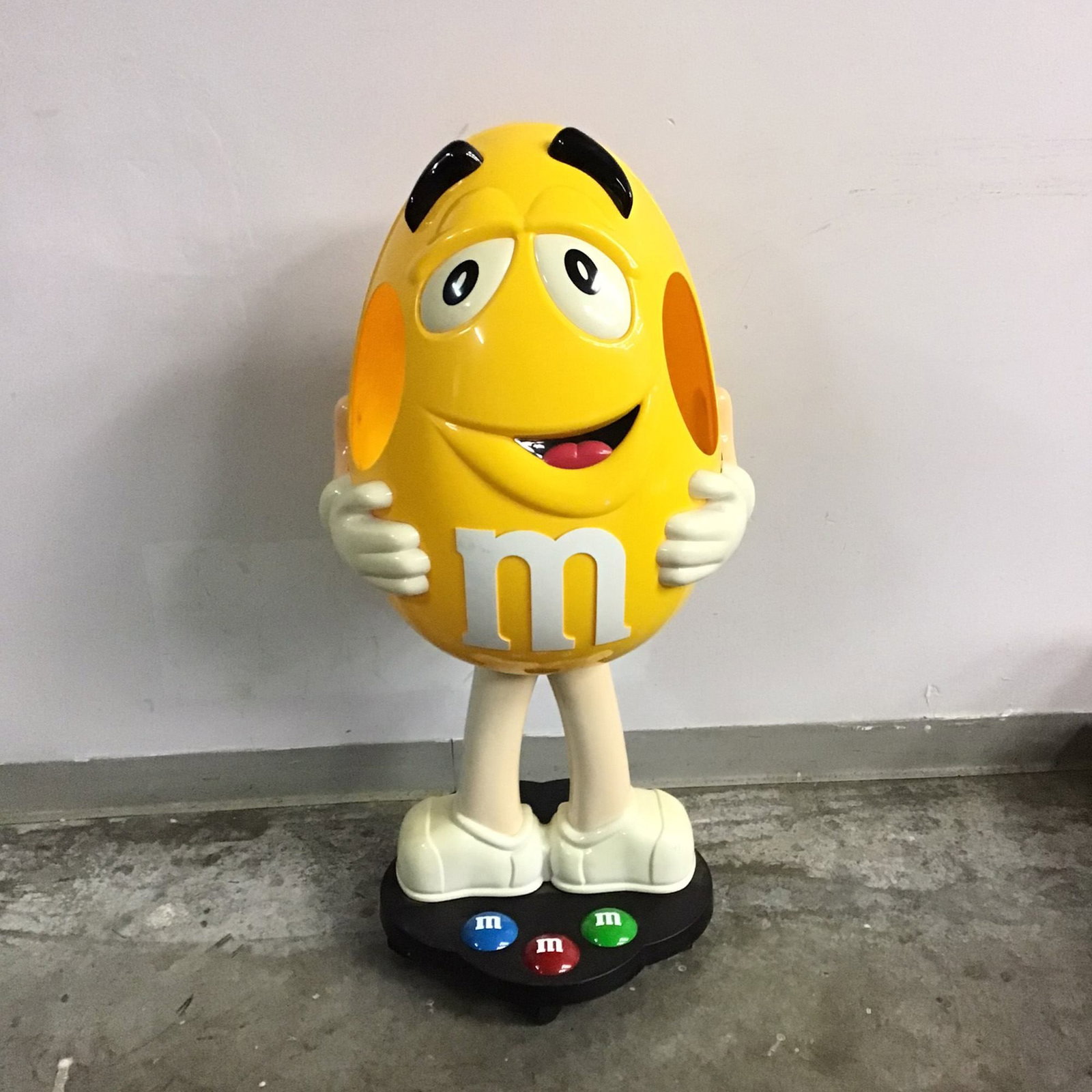 Mars Inc. M&M's Yellow Character Store Display Statue (1 of 3)