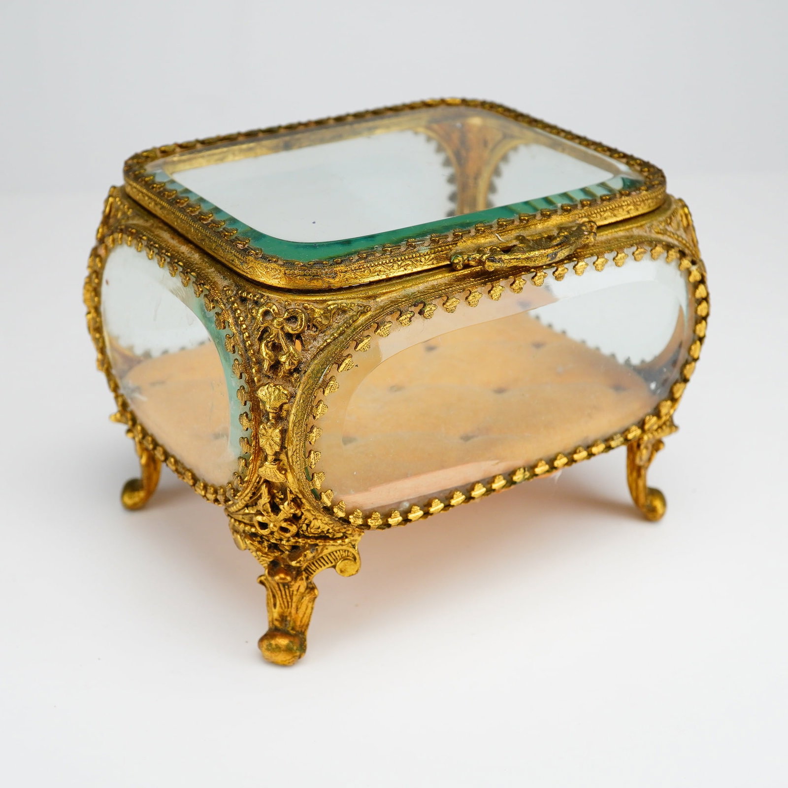 Globe 24kt Gold Plated Beveled Glass Ormolu Jewelry Casket: A vintage mid-century jewelry casket or vanity box manufactured by Globe, designed in the French Ormolu revival style. The piece is constructed from metal with a 24-karat gold-plated finish, featuring