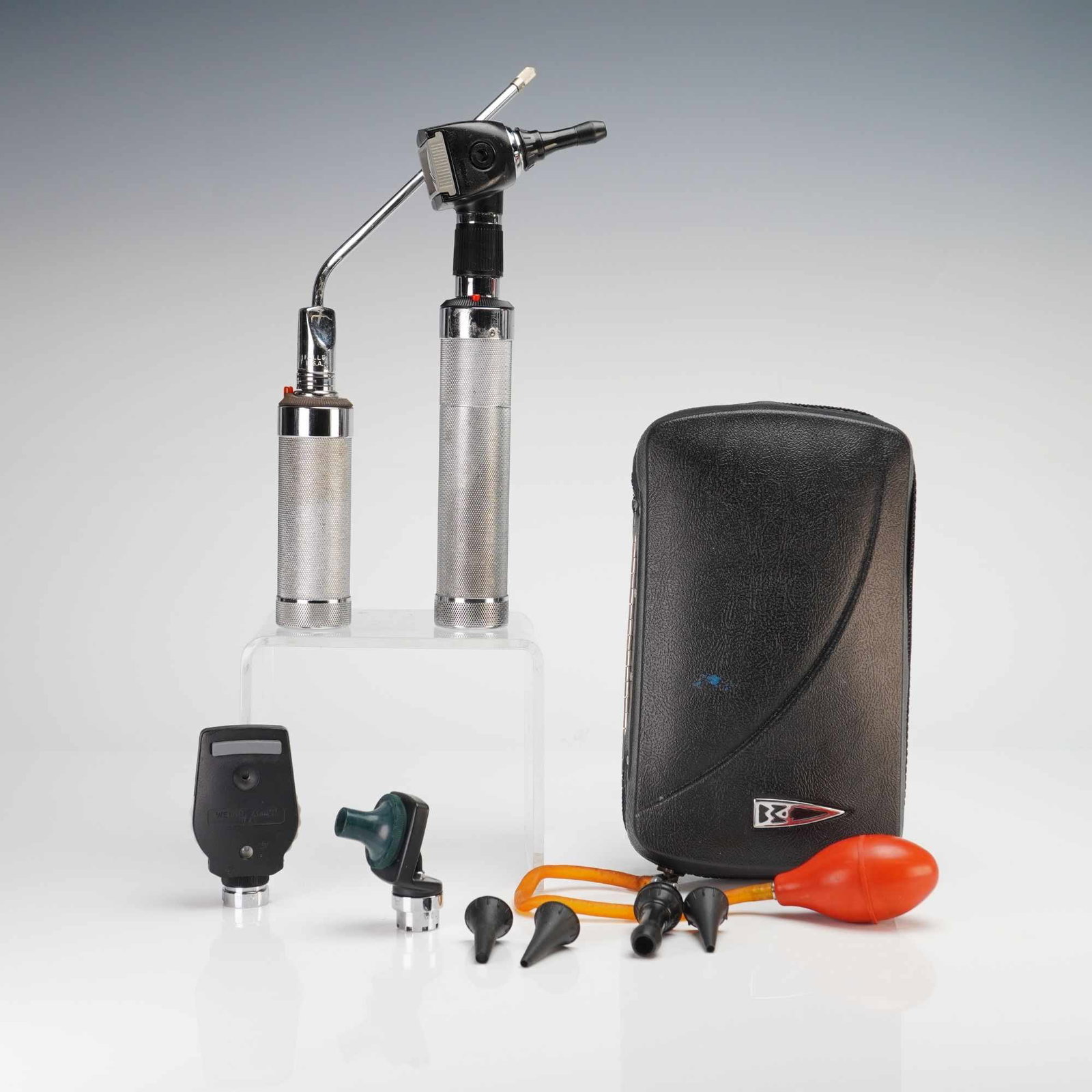 Welch Allyn Vintage 2pc Otoscope and Ophthalmoscope Diagnostic Set, circa 1960s: This professional vintage ENT (Ear, Nose, and Throat) diagnostic set was manufactured by Welch Allyn, Inc. of Skaneateles Falls, NY. The kit includes two universal battery handles featuring chrome-pla