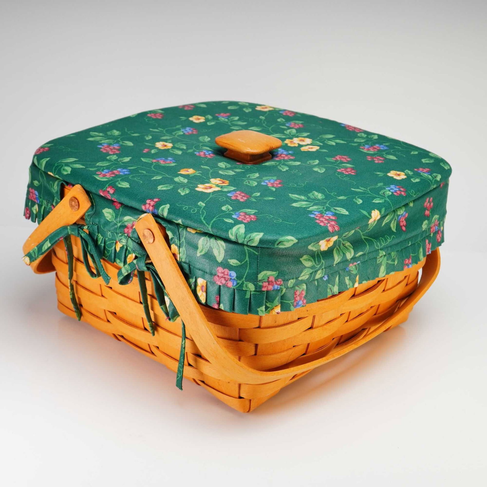 Longaberger Hand Woven Basket with Lid, Green Floral Liner and Protector, 1995 (1 of 3)