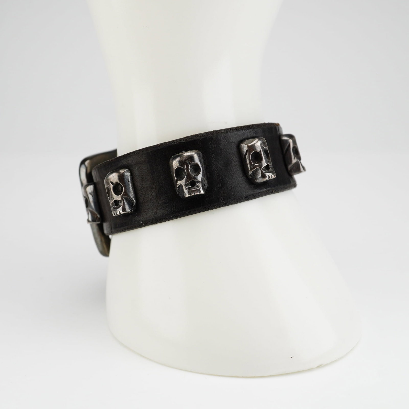 UNO de 50 Punk Brown Leather and Skulls Bracelet: UNO de 50's bold, handcrafted aesthetic, this Punk brown leather bracelet features the brand's signature mix of rugged materials and sculptural metalwork. The leather band is accented with silver'tone
