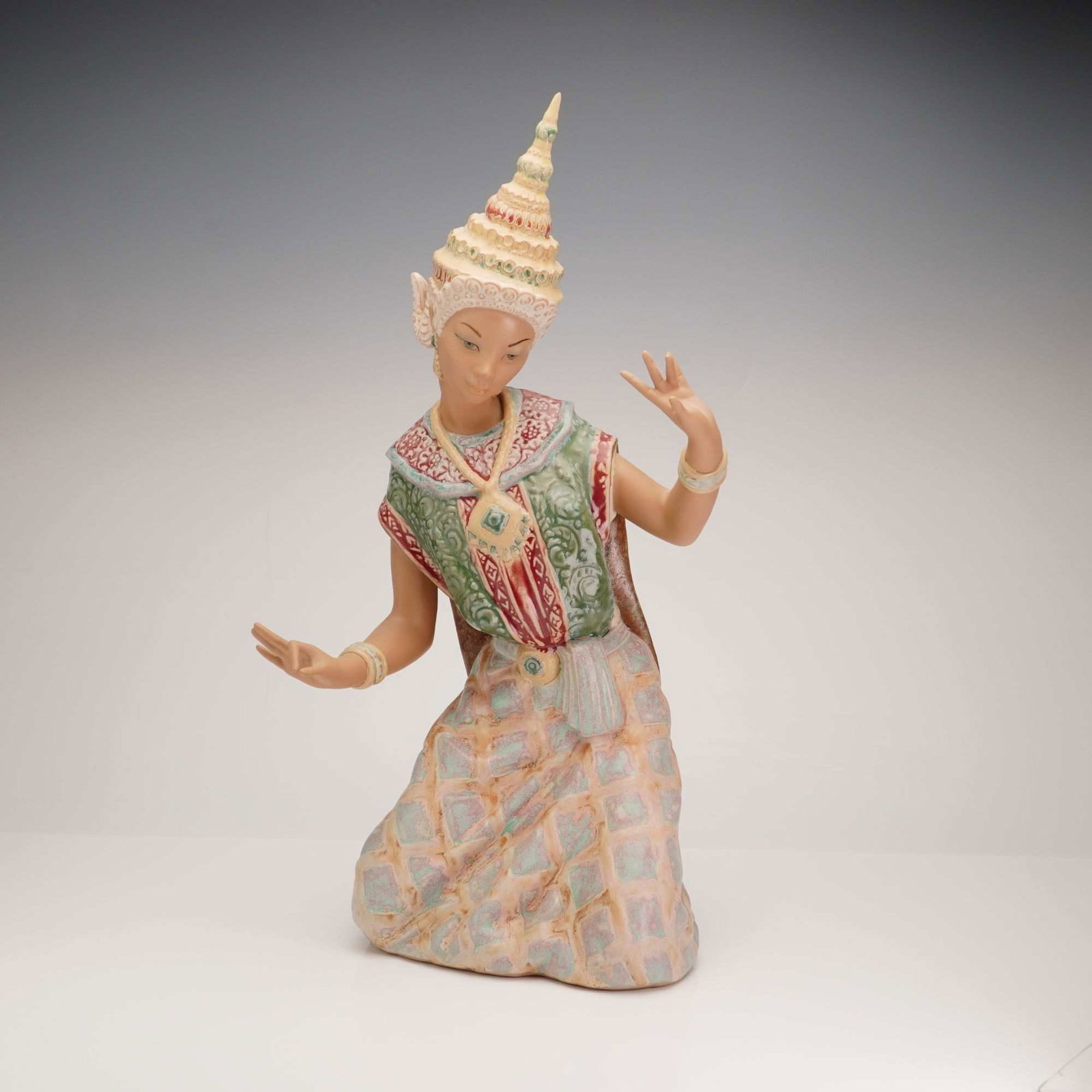 Lladro Thai Dancer Porcelain Sculpture, 2069 (1 of 5)