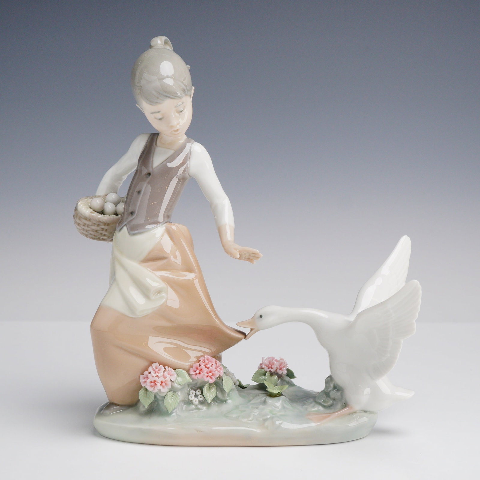 Lladro Porcelain Figurine with Box, Aggressive Goose 01001288 (1 of 4)