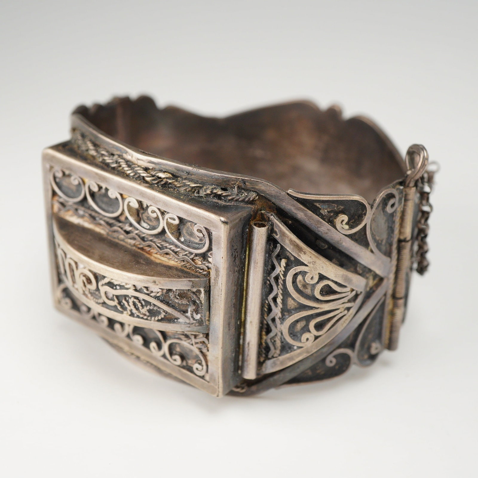 Egyptian 800 Silver Filigree Hinged Cuff Bracelet: This wide hinged cuff bracelet is crafted from 800 silver, featuring the intricate filigree work and box-hinge construction characteristic of Egyptian and North African jewelry traditions. The bracele