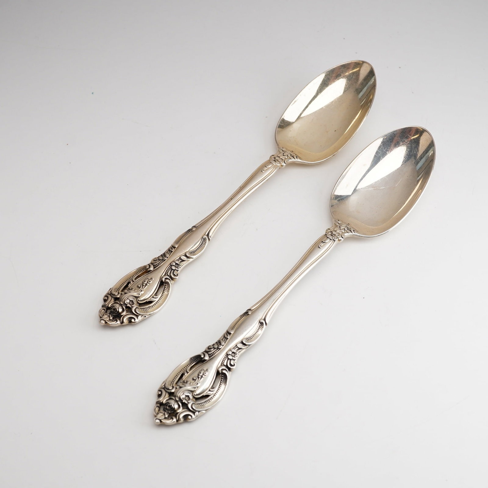 2pc Gorham Sterling Silver Teaspoon, La Scala: Featuring intricate embossed scrolls and floral motifs including roses. The terminals are accented with decorative pierced openwork. The reverse of the handles bears the maker marks for Gorham, consis
