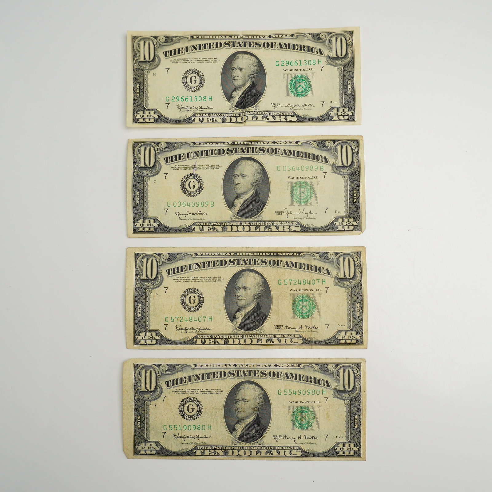 A Collection of US $10 Federal Reserve Notes Chicago Series 1950 B 1950 D and 1950 E Vintage US: This collection of vintage US currency $10.00 consists of four Federal Reserve Notes issued through the Federal Reserve Bank of Chicago (G 7). The group includes one Series 1950 B note (Serial G 03640
