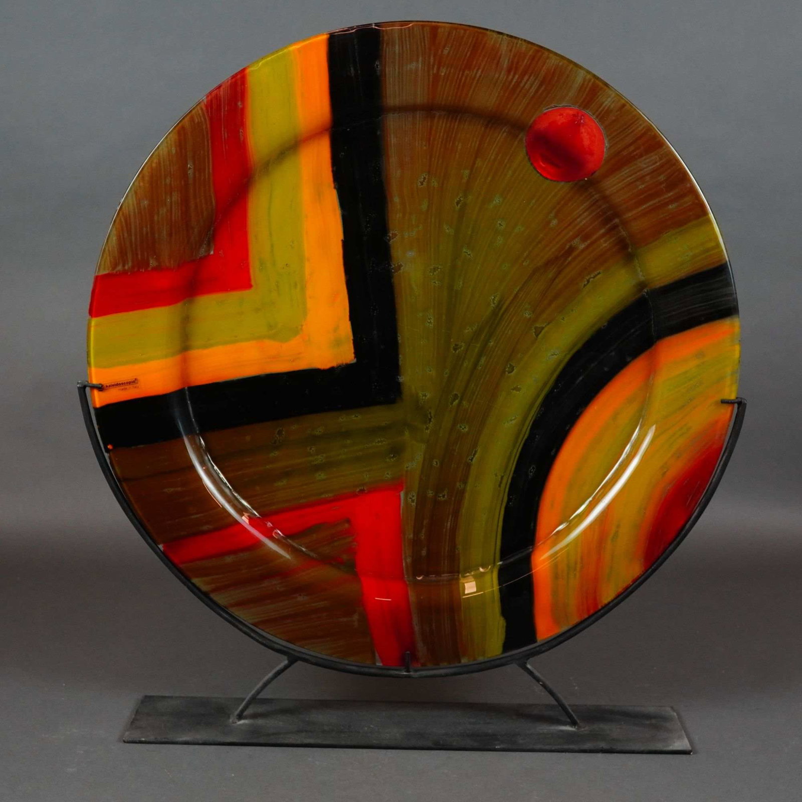 Kaleidoscopio Italian Fused Glass Platter with Stand: A large circular art glass platter produced by the Italian company Kaleidoscopio. The piece is executed using the vetrofusione or glass fusion technique, resulting in a bold abstract composition. The 