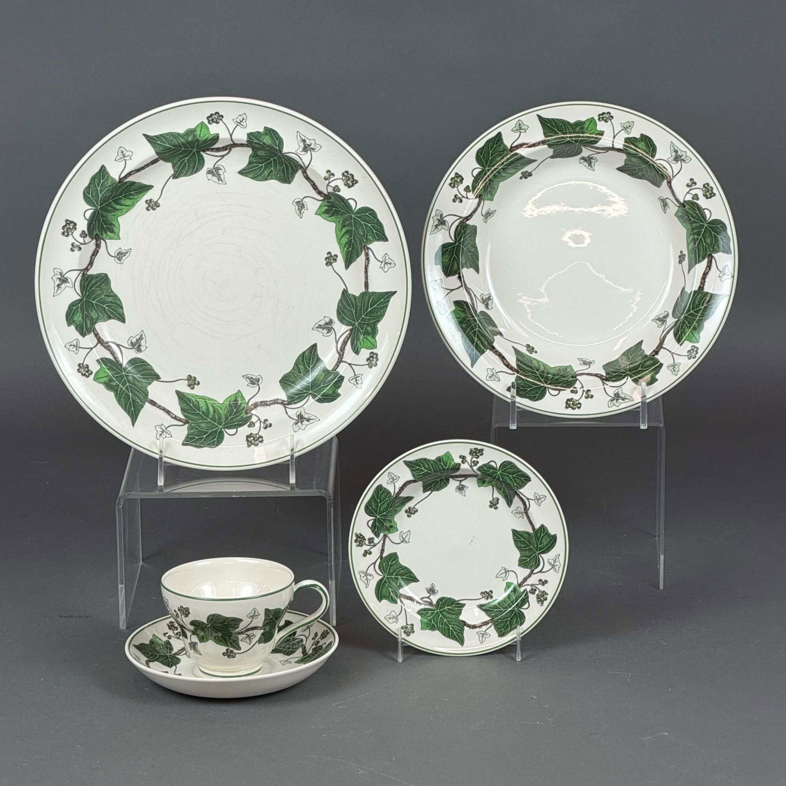 5pc Wedgwood Napoleon Ivy Pattern Place Setting (1 of 4)