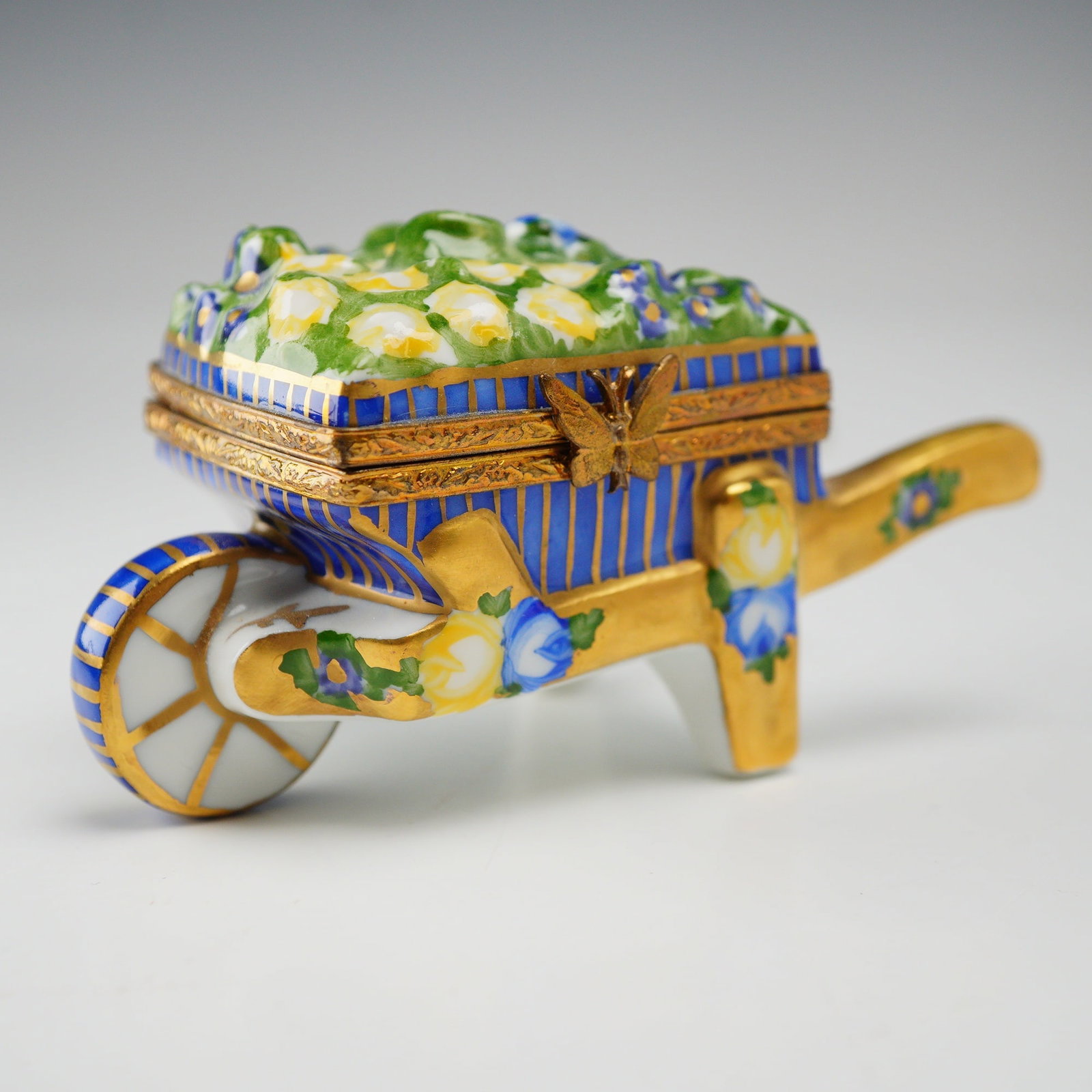 Limoges France Peint Main Porcelain Wheelbarrow Form Treasure Box (1 of 3)