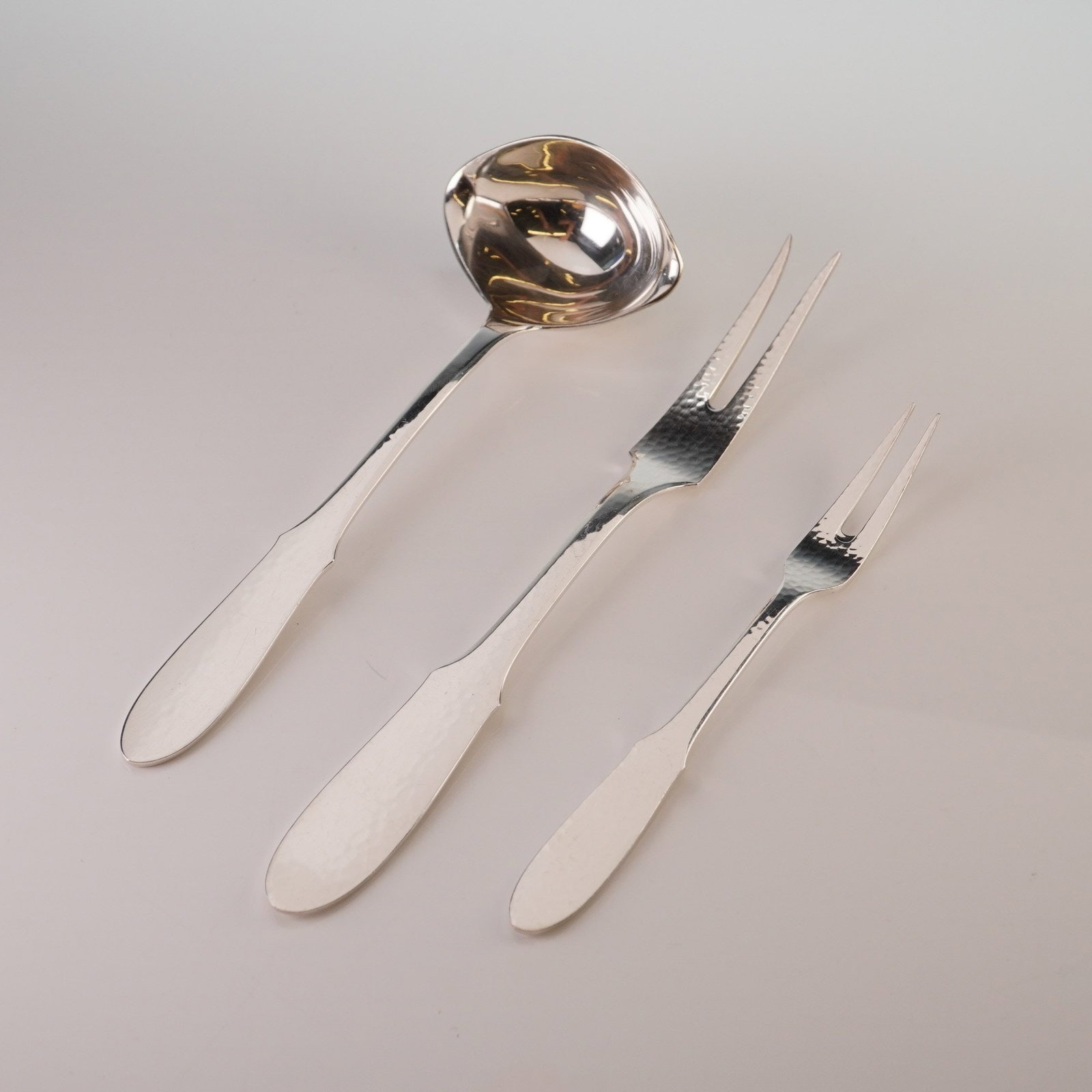 Georg Jensen Continental Pattern Three-Piece Serving Set, Silver Plate: A three-piece silver-plated serving set by Georg Jensen in the Continental pattern, designed in 1906 by Georg Jensen. This set comprises one sauce ladle with a side-pour spout and two two-tine serving