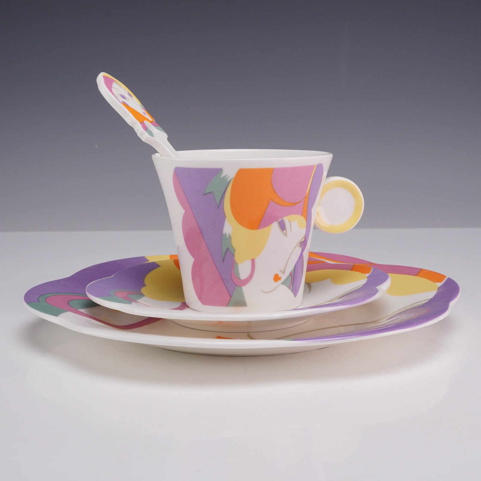 4 Piece Sango Larry Laslo Dessert Set - Plate, Saucer, Teacup and Stirrer, Visage: This four-piece ceramic set was produced by Sango as part of the Larry Laslo Collection. The set features the Visage pattern, first introduced in 1986. The collection includes a luncheon plate, a