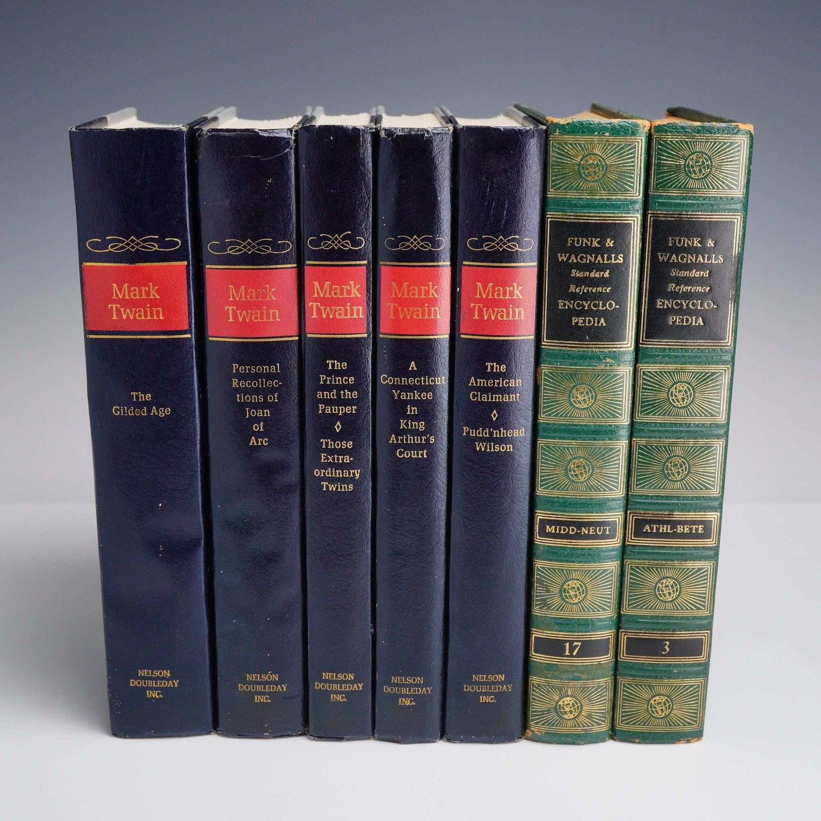 7pc Nelson Doubleday Inc Mark Twain Books and Funk & Wagnalls Encyclopedias: A collection of seven hardcover volumes comprising a five-volume set of the complete novels of Mark Twain and two volumes of the Funk & Wagnalls Standard Reference Encyclopedia. The Mark Twain set was