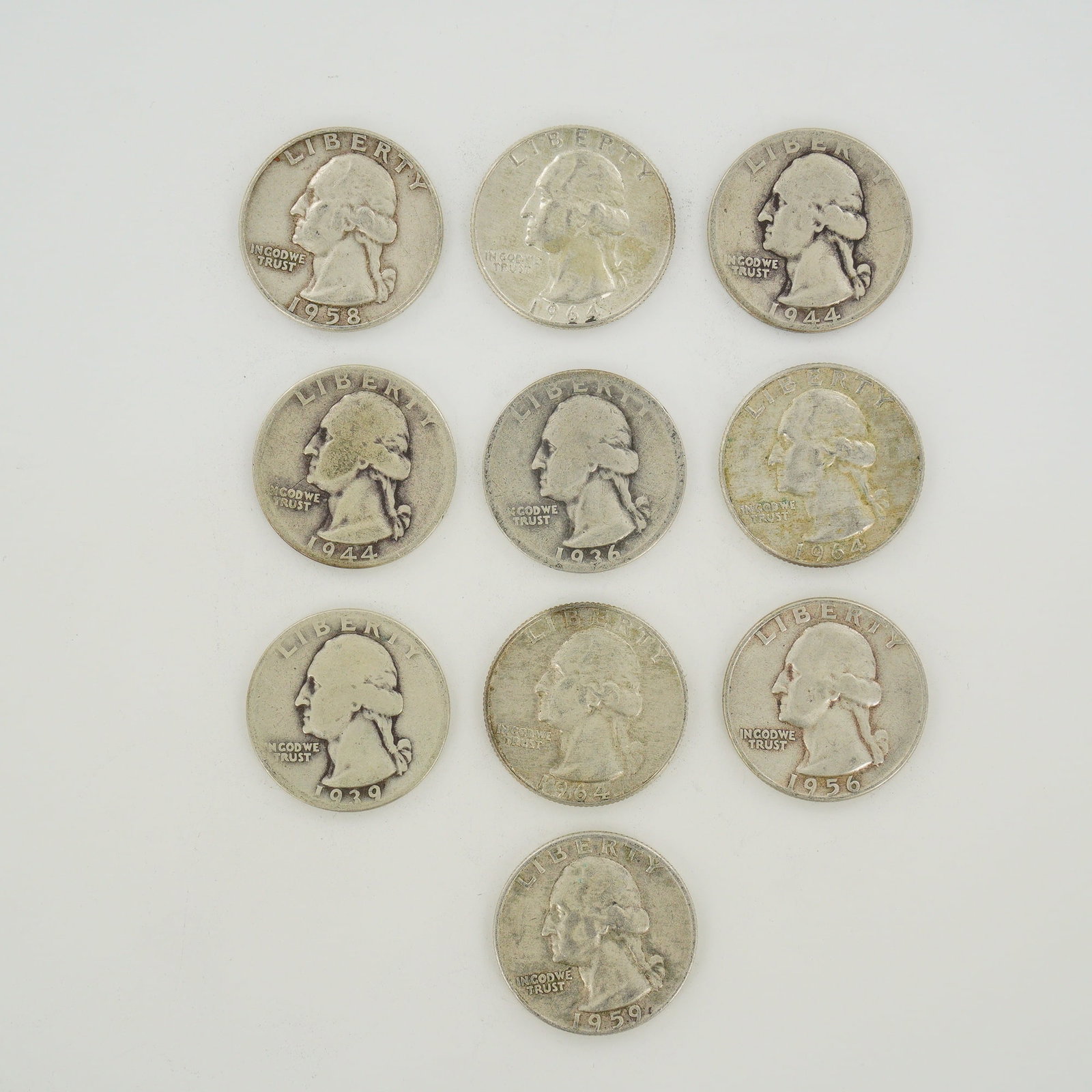10pc Collection of US Silver Washington Quarter Dollars, 1936-1964: This collection consists of a mixed date bag of US silver quarter dollars issued between 1936 and 1964. The group includes specimens from the Denver mint. Dates include: 1936, 1939, 1944, 1956, 1958, 