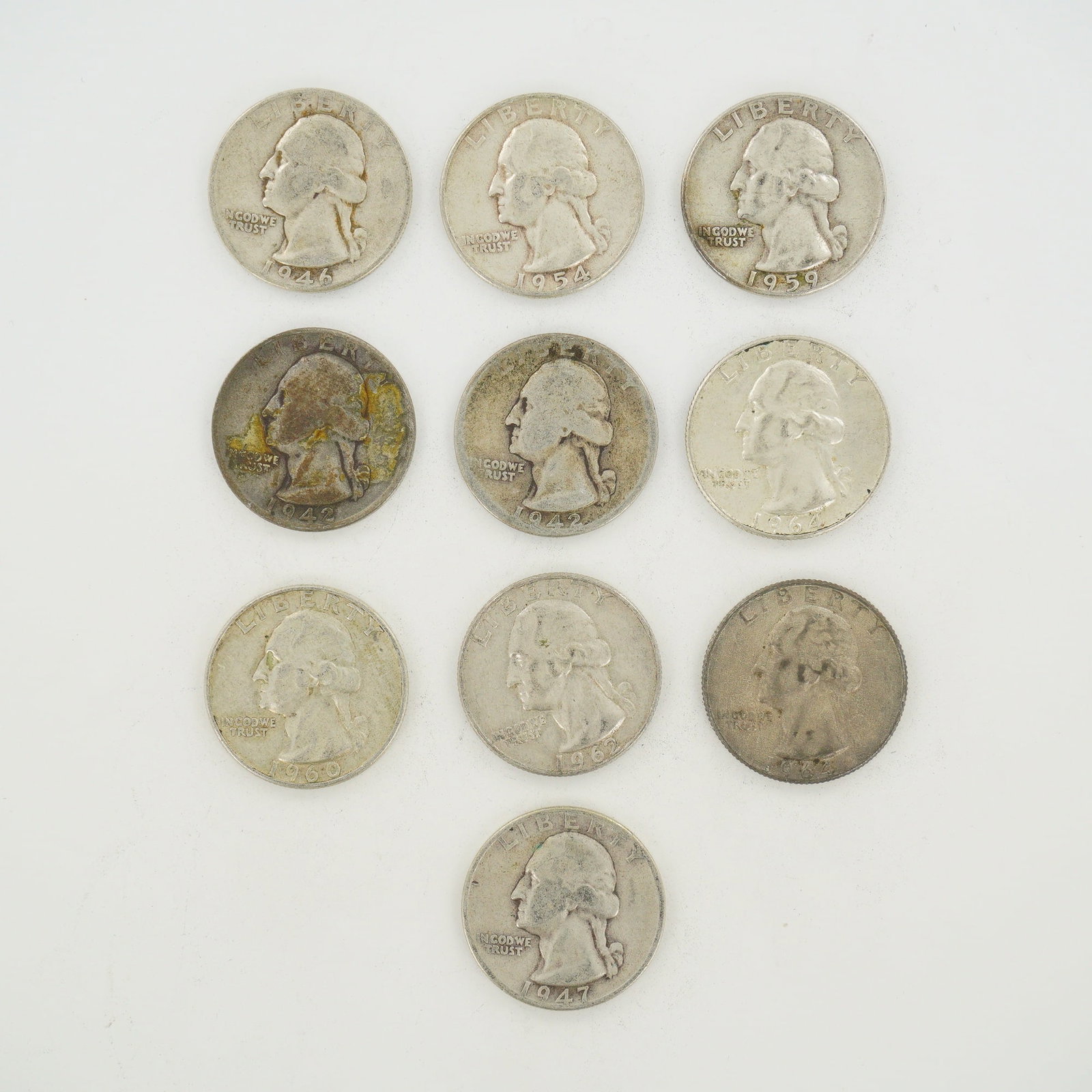 10pc Collection of US Washington Silver Quarters, 1942-1964: A collection of US Washington quarters struck in 90% silver and 10% copper. This mixed date bag of circulated coinage includes examples dated 1942, 1946, 1947, 1954, 1959, 1960, 1962, and 1964. The