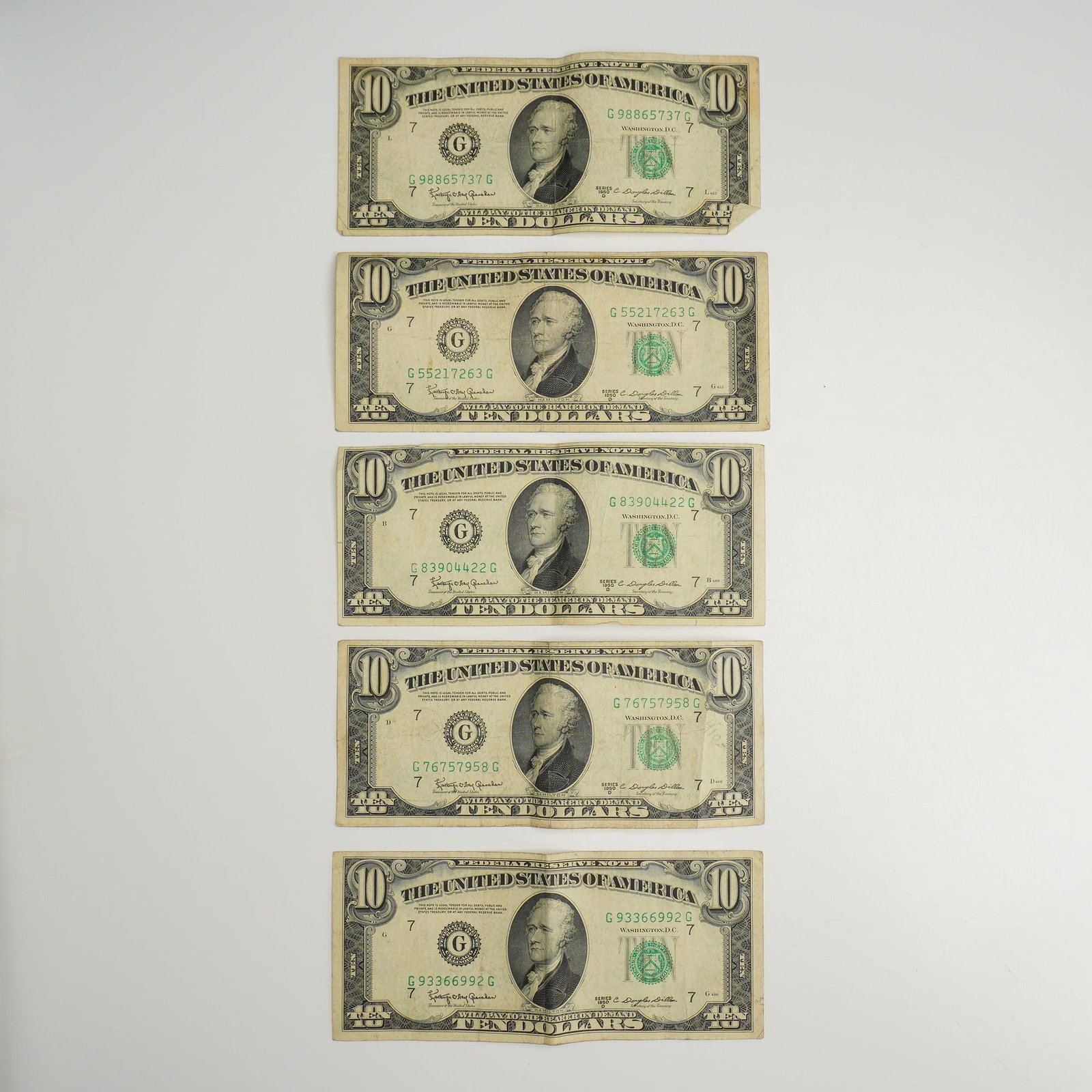 A Group of 5 US Series 1950 D $10 Federal Reserve Notes Chicago District: This group of 5 vintage US currency $10.00 notes consists of Series 1950 D Federal Reserve Notes issued by the Federal Reserve Bank of Chicago (District 7). Each note features the portrait of