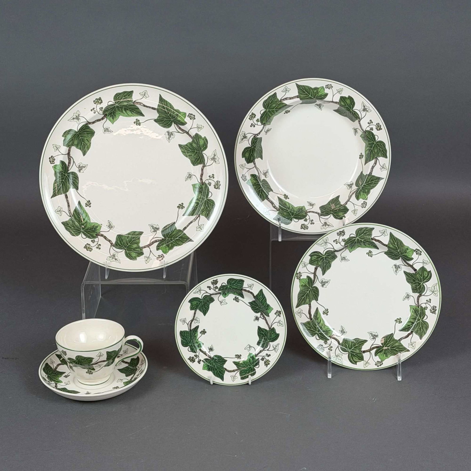 A 5pc Wedgwood Napoleon Ivy Pattern Place Setting (1 of 4)