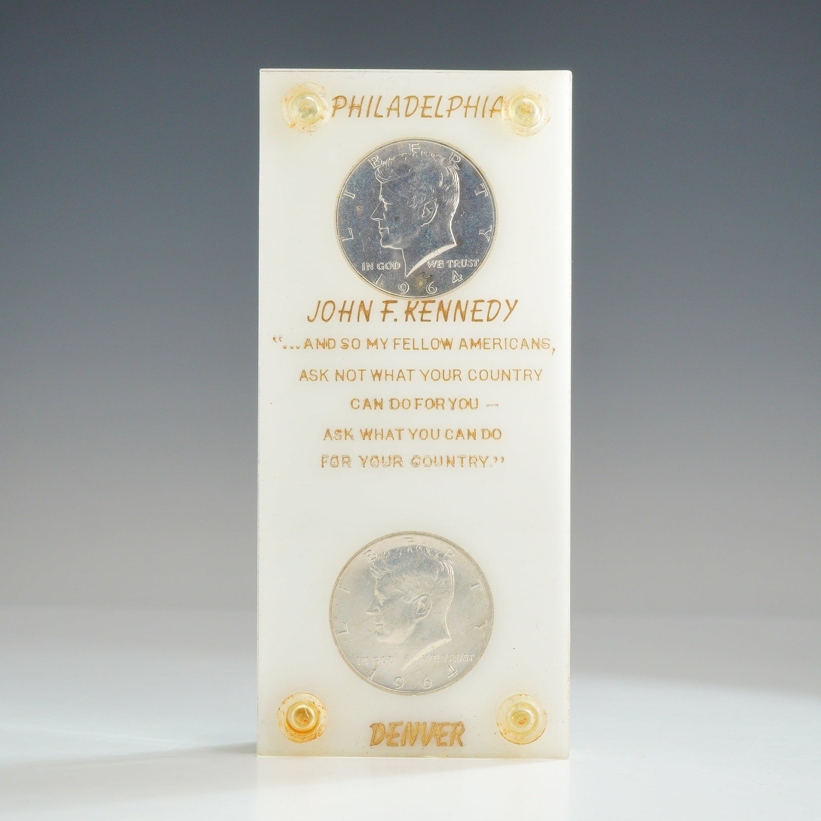 A Pair of US 1964 Silver Kennedy Half Dollars in Memorial Display Case (1 of 3)