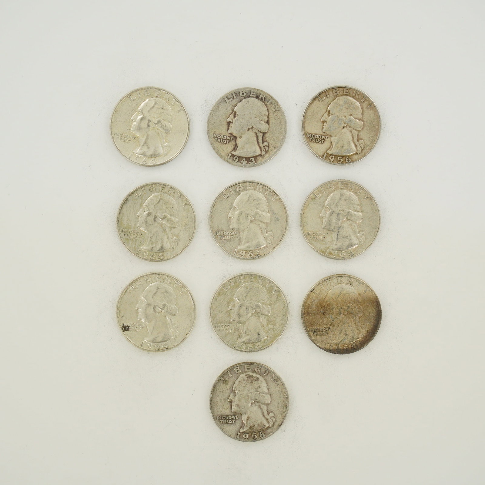 Collection of Ten US 90% Silver Washington Quarter Dollars, 1943-1964: A collection of ten US Washington Quarter Dollars comprising a mixed date bag of 90 percent silver coinage issued between 1943 and 1964. The group includes one 1943, 1956, 1962, and 1964. Mint marks f