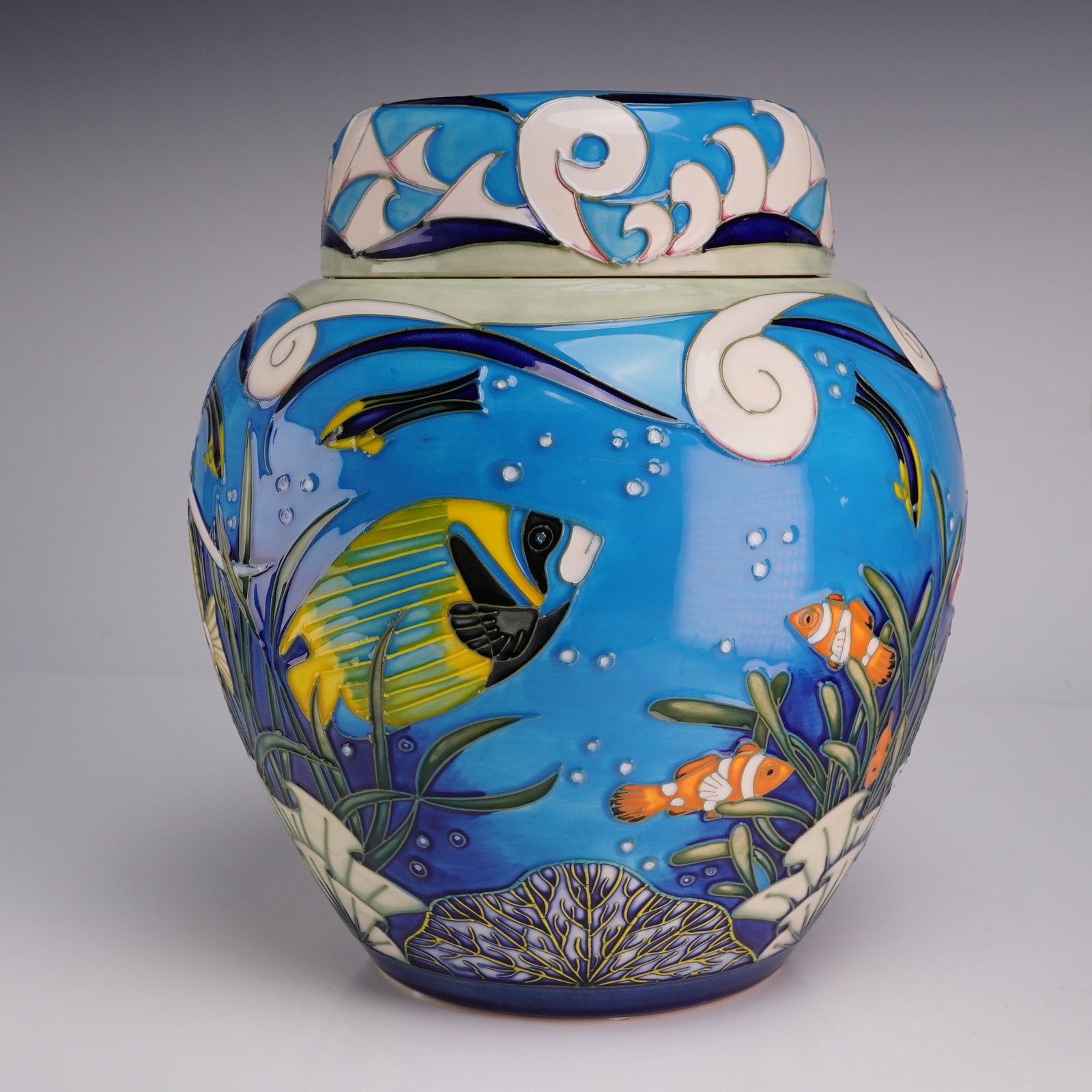 Moorcroft Coral Reef Pattern Lidded Ginger Jar Designed by Sian Leeper Numbered 63 of 100 Dated 2005: A large lidded ginger jar produced by Moorcroft Pottery in the Coral Reef pattern, designed by Sian Leeper. This earthenware piece features a complex hand-painted underwater scene executed with the tu