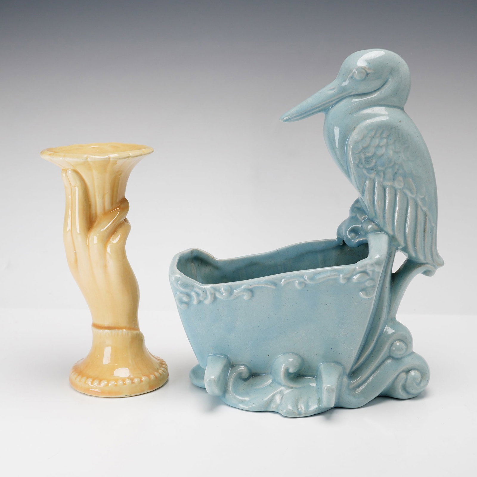 2pc Mid-Century American Ceramic Haeger Heron Planter & Hand Vase: This lot consists of two American mid-century decorative ceramic misc. items. The first piece is a figural planter produced by Haeger Potteries of Dundee, Illinois. It is constructed of glazed earthen
