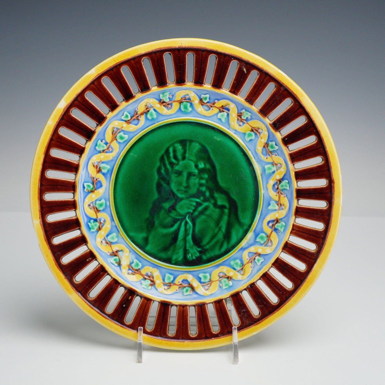 Wedgwood Majolica Reticulated Portrait Plate, Circa 1873 (1 of 3)