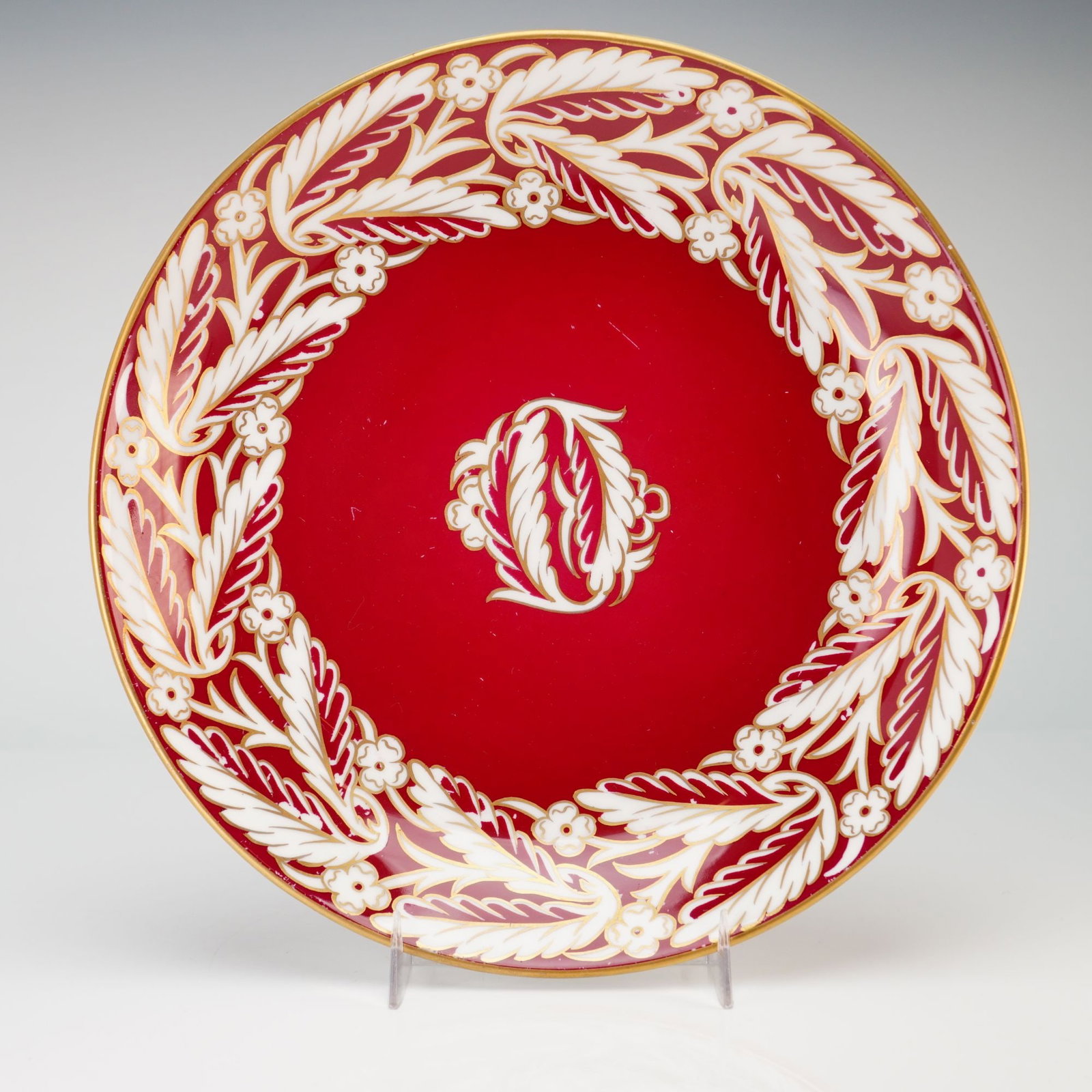 Wedgwood Bone China Renaissance Red Service Plate with Gilt: This Wedgwood (WW) bone china service plate features a circular form with a recessed center and a broad, flat rim. The decoration consists of a rich ruby red ground embellished with a wide border of r