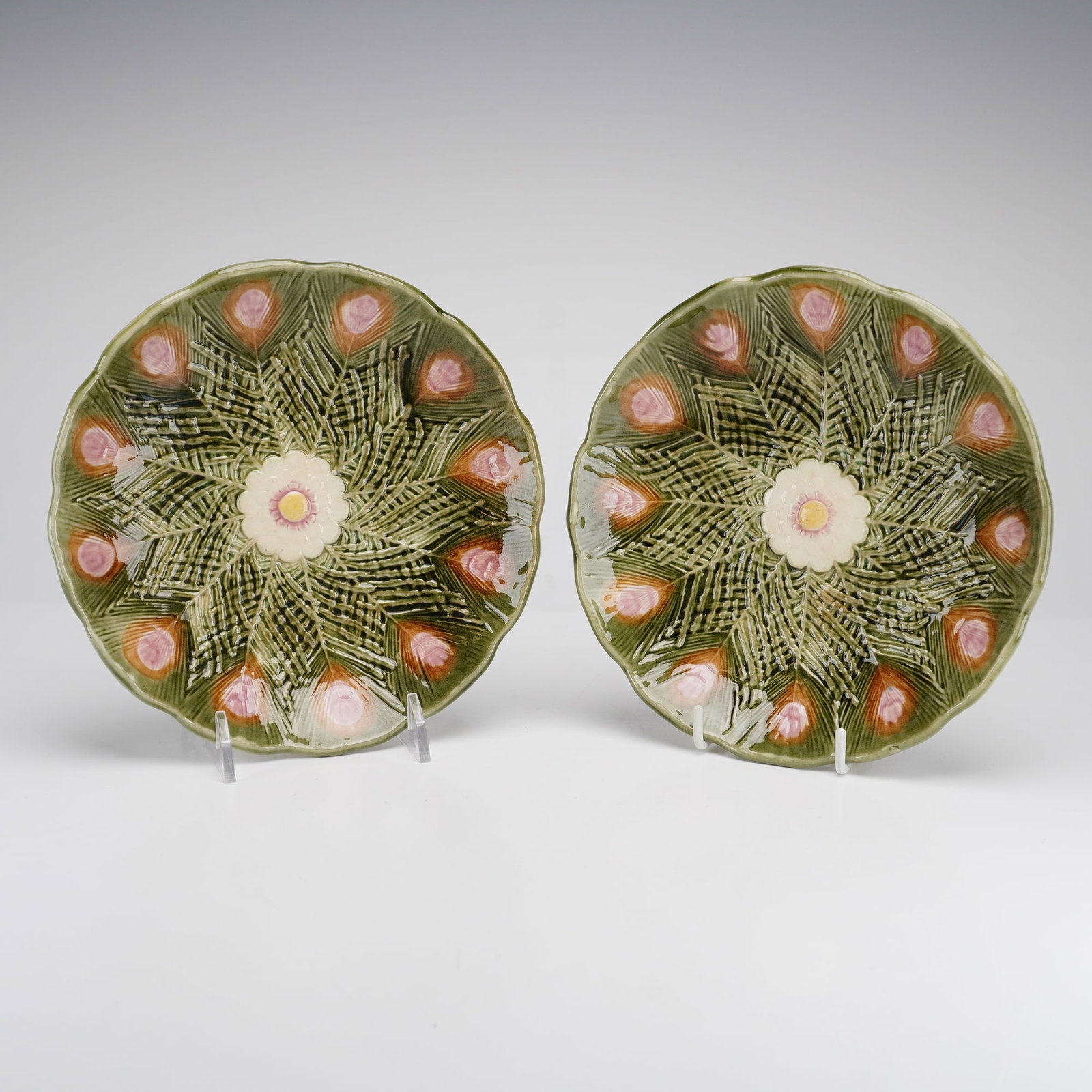 Pair of Wedgwood Majolica Peacock Feather and Daisy Plates, 1878 (1 of 4)