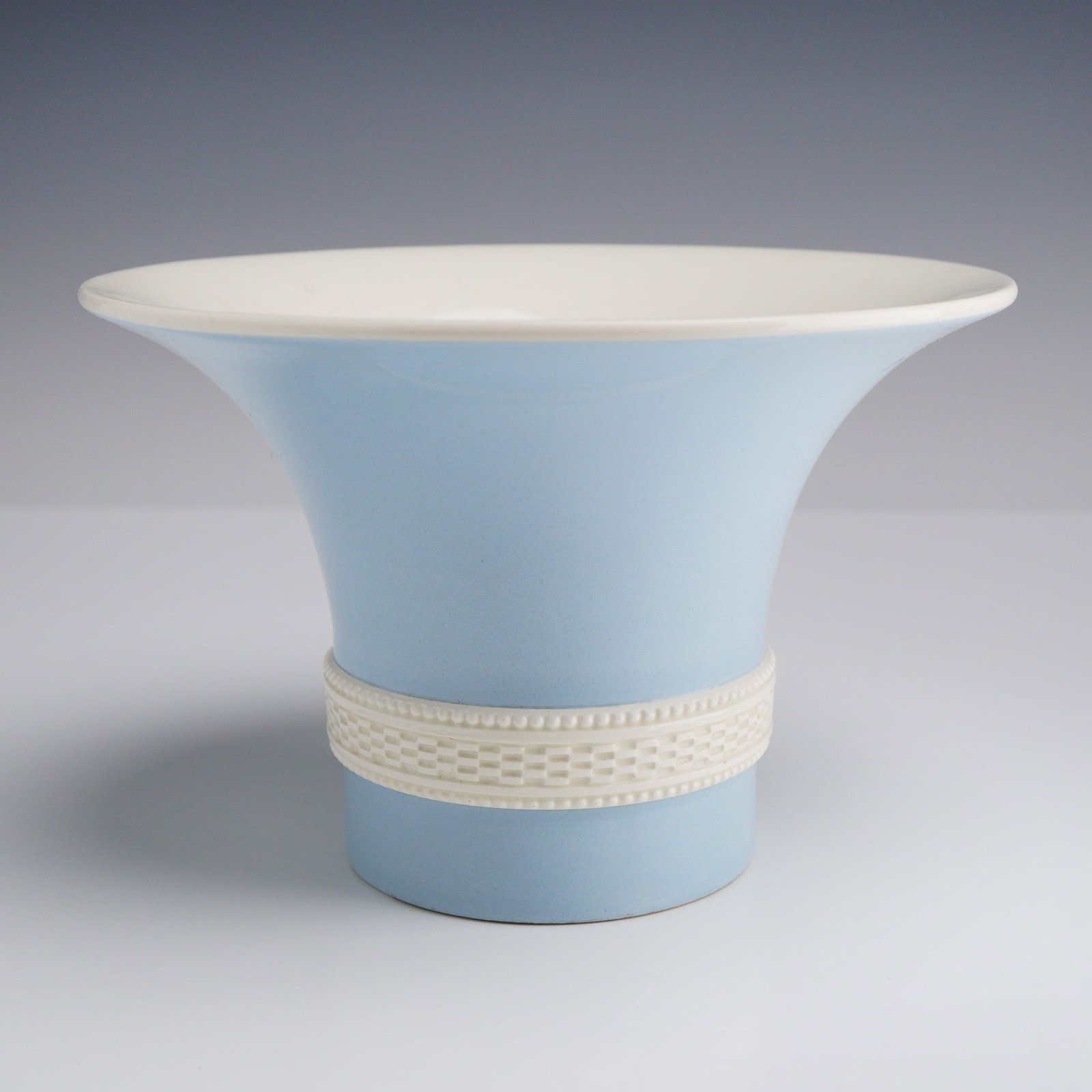 Wedgwood Keith Murray Design Flared Garden Pot (1 of 3)