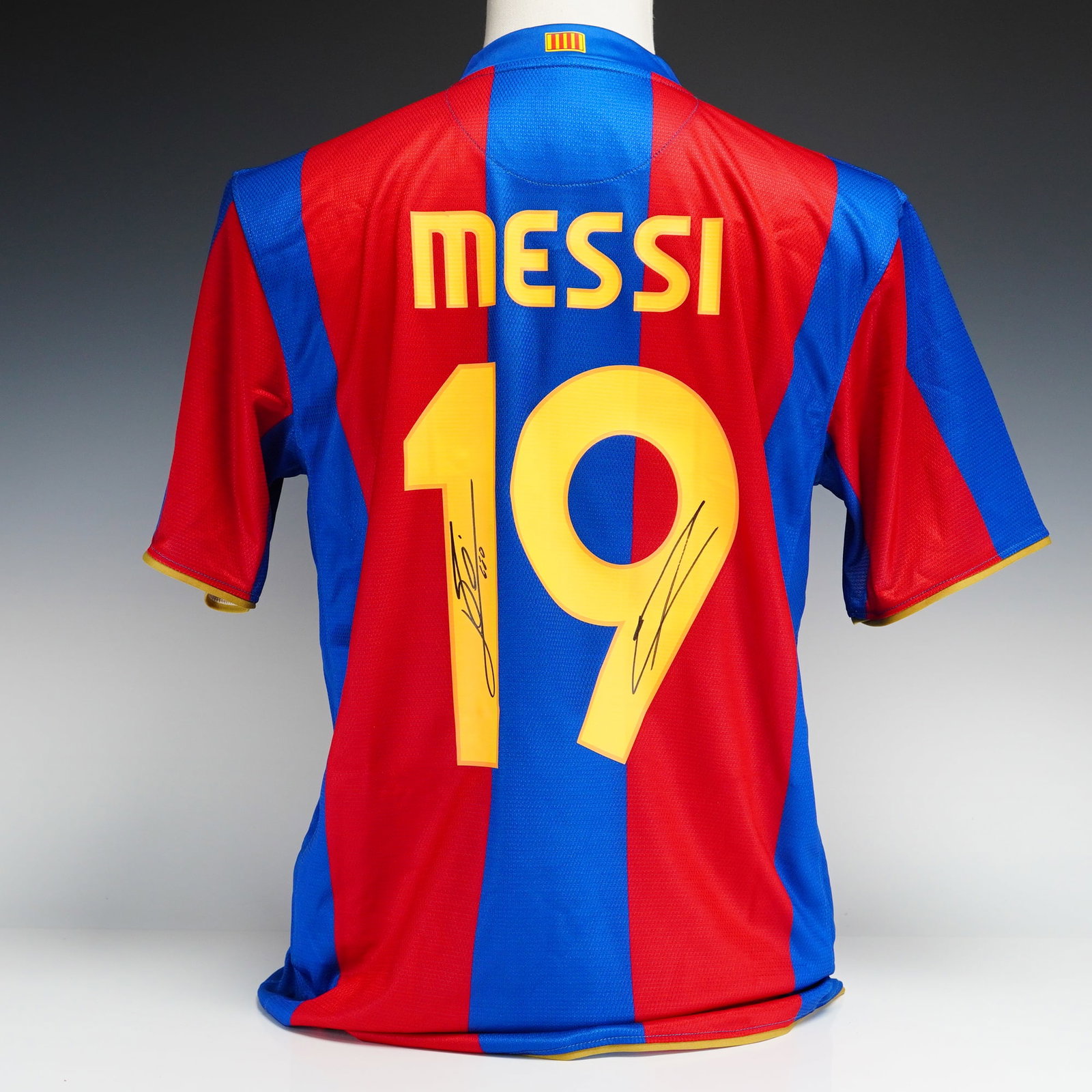Lionel Messi and Lamine Yamal Dual Signed FC Barcelona 2007-2008 Home Shirt with Icons COA: A Nike FC Barcelona home jersey from the 2007-2008 season, dual-signed by Lionel Messi and Lamine Yamal. The shirt features the club iconic blue and red vertical stripes, a yellow Nike swoosh, and the