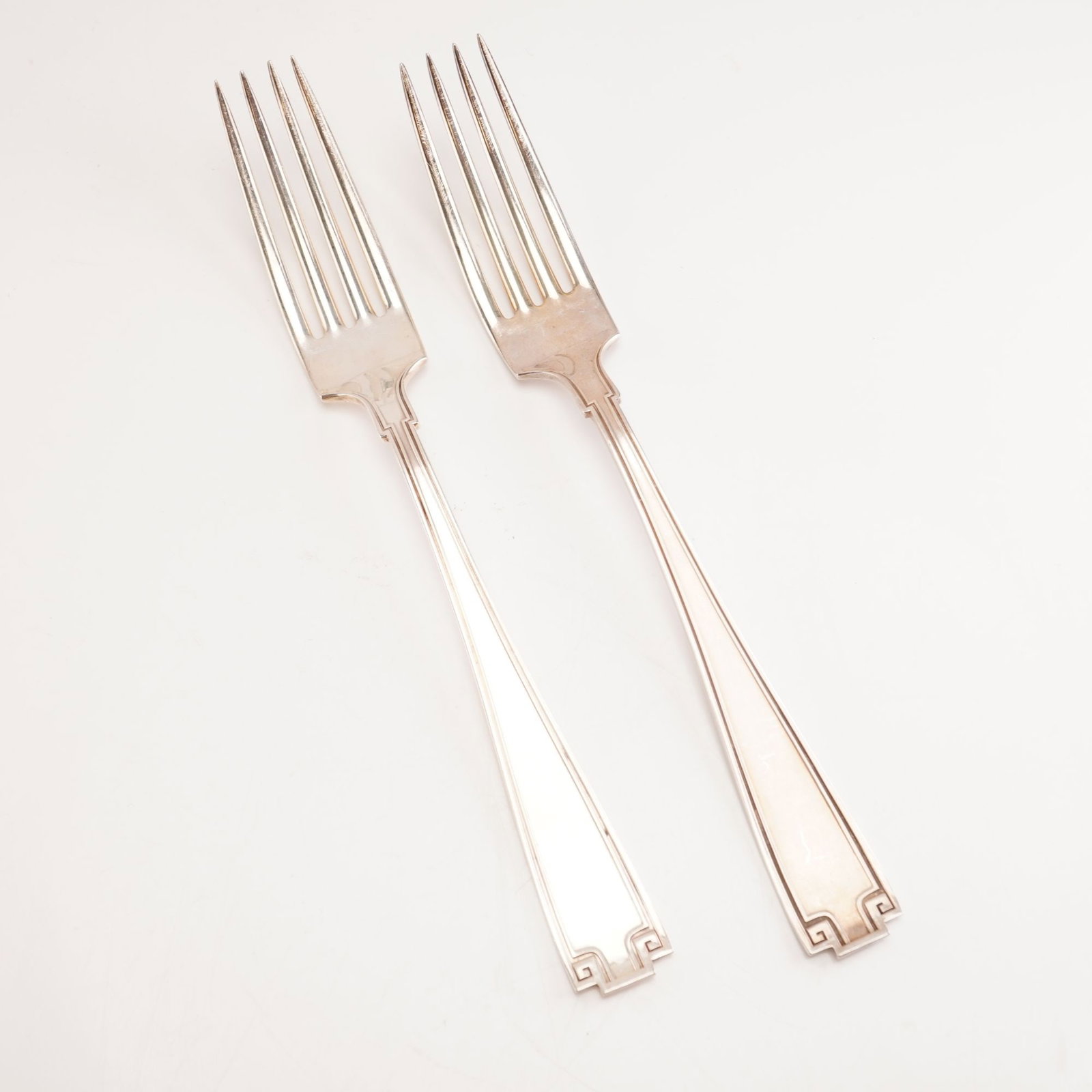 2pc Gorham Sterling Silver Dinner Forks, Etruscan: Pair of Gorham sterling silver dinner forks in the Etruscan pattern. Gorham produced the Etruscan line from 1913 to 1991, showcasing a Greco-Roman inspired design marked by balanced proportions and a 