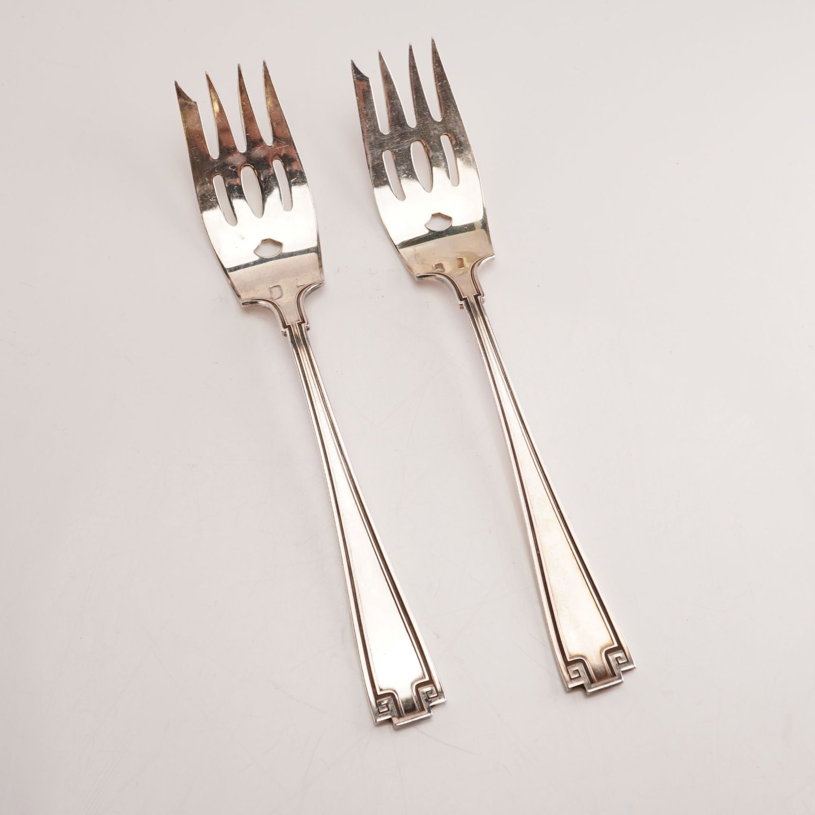 2pc Gorham Sterling Silver Pastry Forks, Etruscan: A refined pair of sterling silver pastry forks in Gorhams Etruscan pattern, produced from 1913 through 1991. This well-known design draws from Greco-Roman revival styling, featuring clean symmetry and