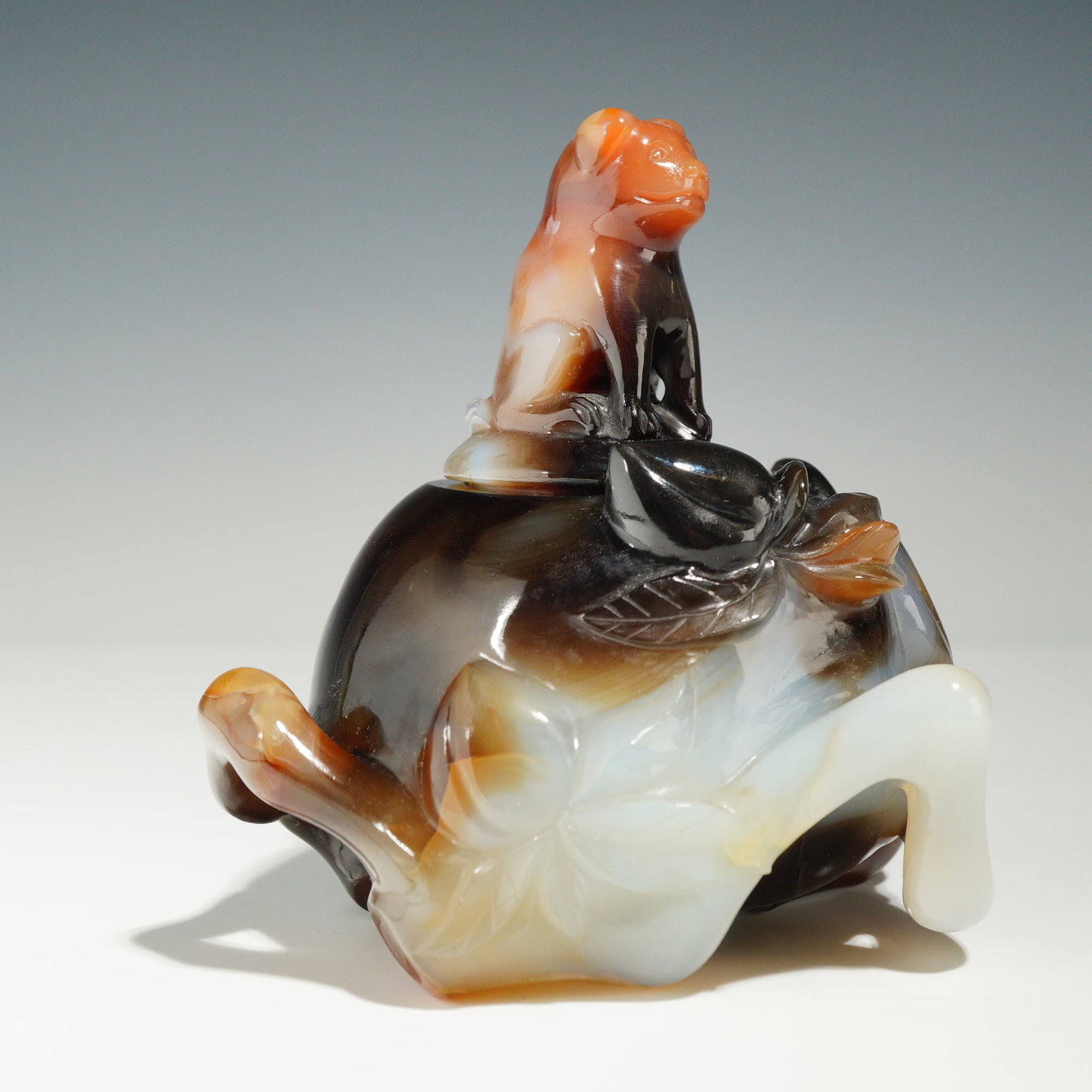 Chinese Hand Carved Multi-Colored Banded Agate Lidded Jar: A Chinese hand-carved multi-colored agate lidded jar, likely dating from the late 19th to early 20th century. The vessel is carved from a piece of banded agate or chalcedony, displaying natural color 