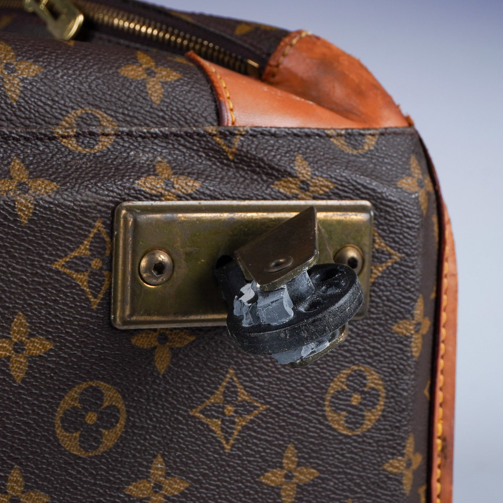Vintage Louis Vuitton Monogram Pullman Suitcase - 13