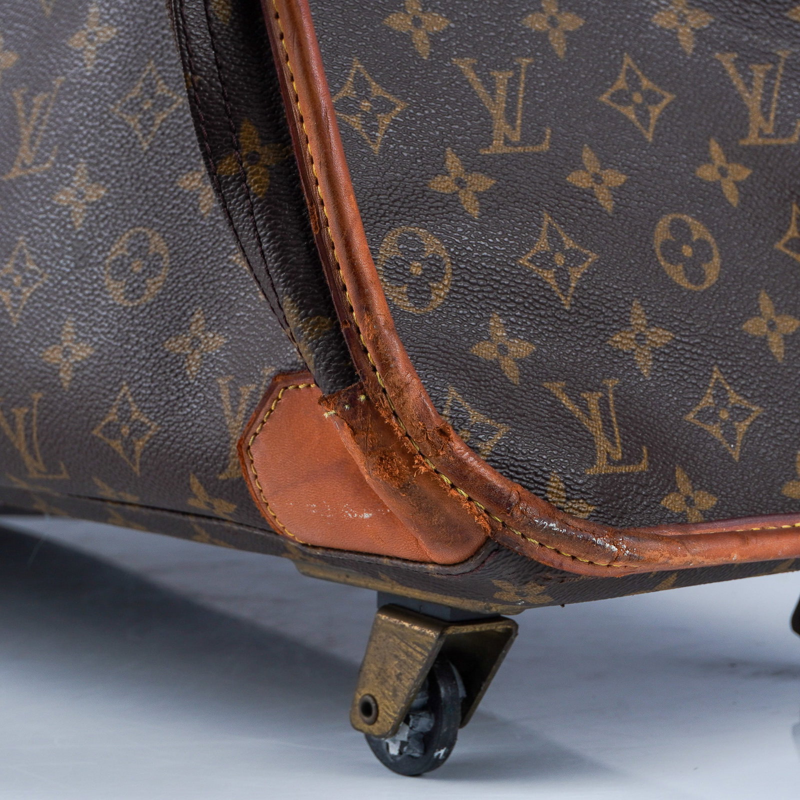 Vintage Louis Vuitton Monogram Pullman Suitcase - 4