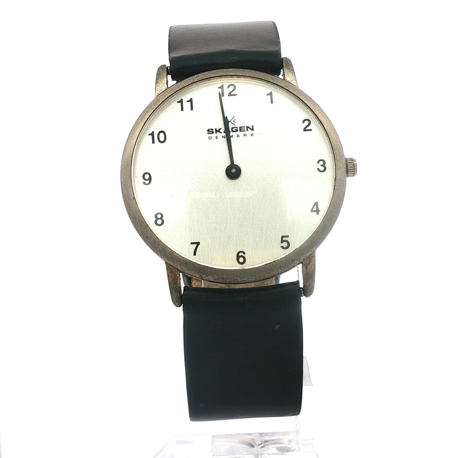 Skagen Steel M15LSL Men's Watch Stainless Analog/Silver Dial/Thin 34mm: Very thin, minimalist design with silver dial. Offset by black leather band. Skagen Denmark impressed mark on reverse of dial. Dimensions: 9"L Manufacturer or Brand: Skagen Country of Origin: Denmark 