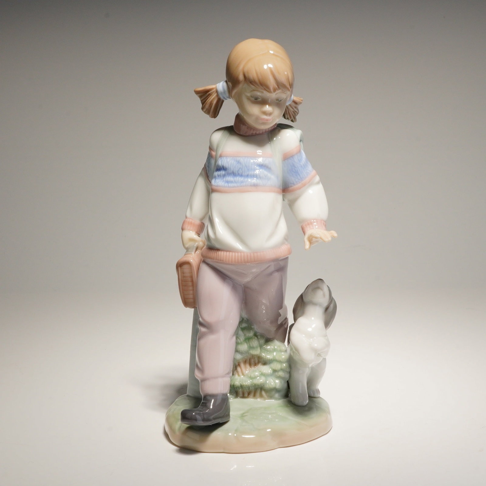 Lladro Porcelain Figurine Thursday's Child 01006018 (1 of 6)