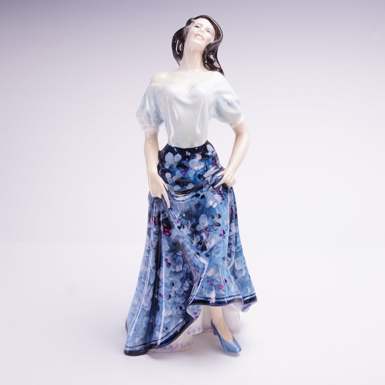 Royal Doulton Figurine Carmen HN2545 (1 of 3)