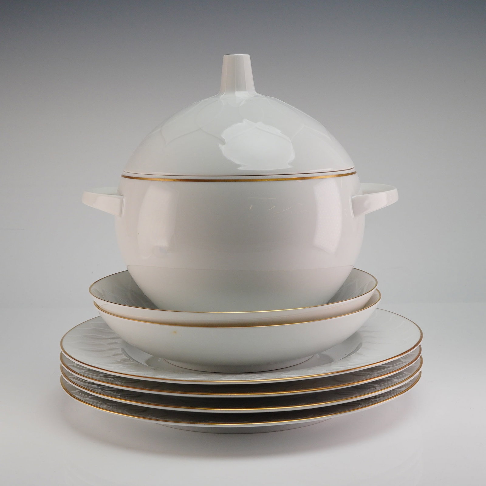 7pc Rosenthal Studio Linie Dinnerware, Secunda Gold: The collection consists of white glazed fine china tableware consistent with 20th-century modernist design. The set includes a covered soup tureen (two pieces: handled base and matching lid with a tap