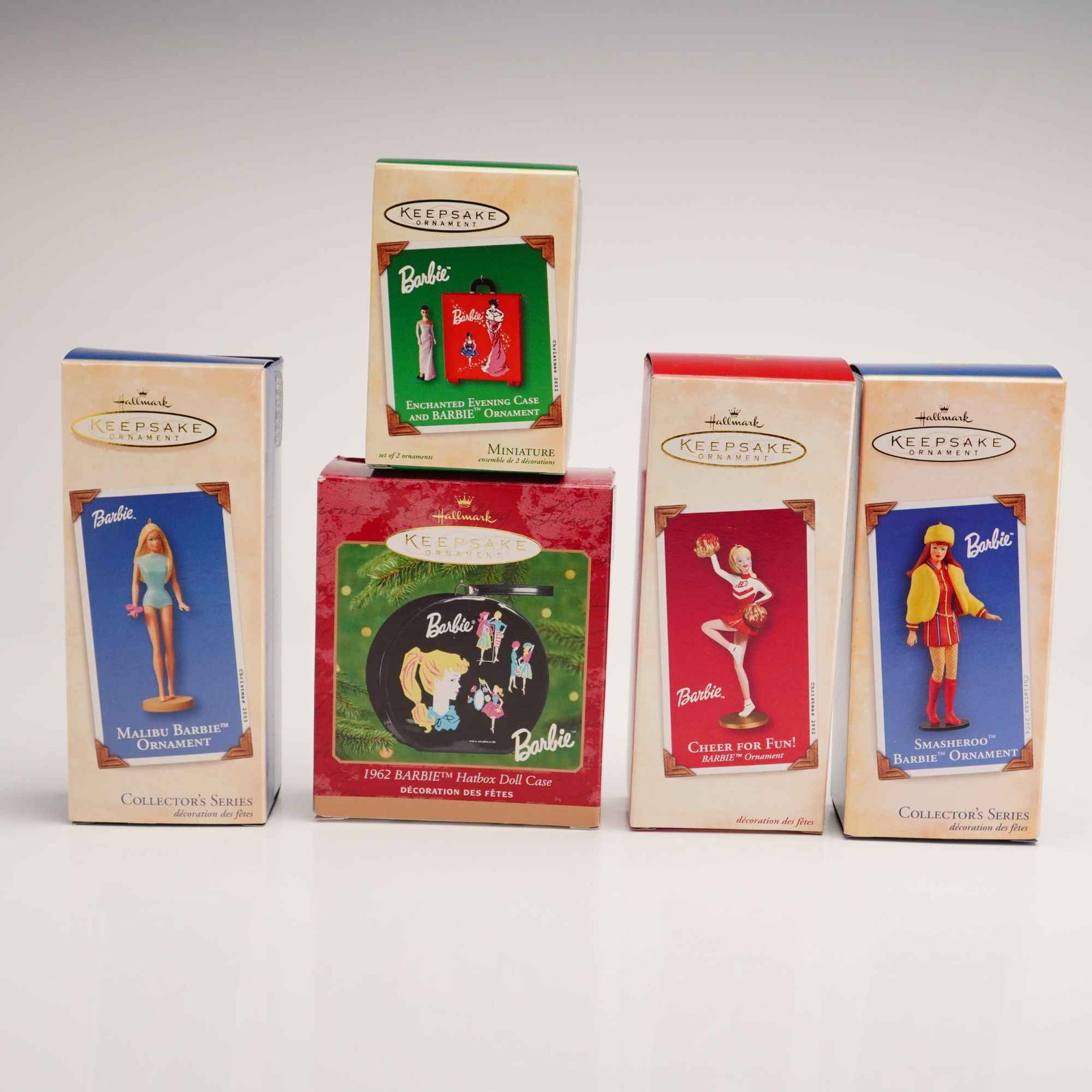 5pc Hallmark Keepsake Ornaments, Barbie: This collection consists of 5 Hallmark Keepsake Barbie ornaments released between 2000 and 2004. Included in this lot is a 2003 Malibu Barbie ornament, which is the tenth in the Collector's Series; a 