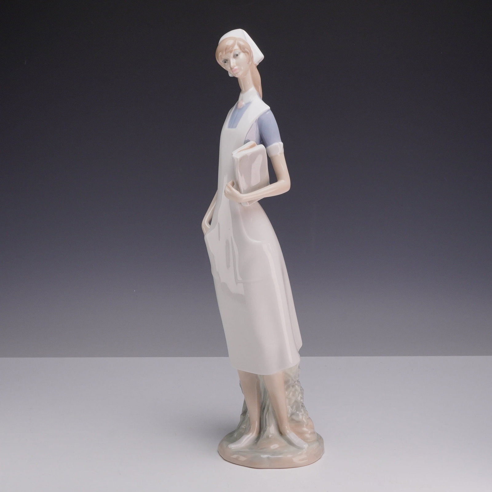 Lladro Porcelain Figurine Model 4603 Nurse (1 of 3)