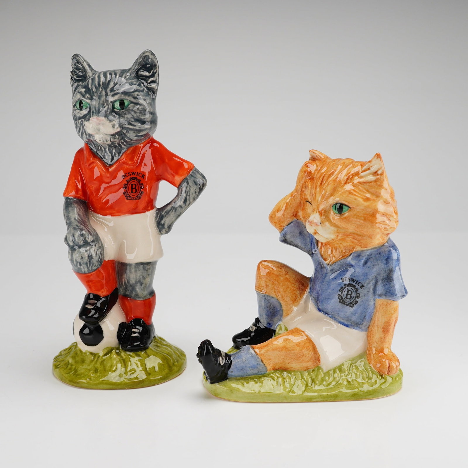 A Pair of Beswick Royal Doulton Footballing Felines Storybook Figurines Mee-Ouch FF2 and Kitcat FF3 (1 of 3)